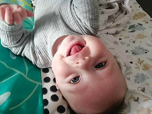 Jules a rejoint le concours — aidez-le/la à gagner de superbes lots ! baby, baby_toddler_clothing, cheek, chin, comfort, eye, eyebrow, eyelash, face, finger, gesture, green, head, lip, mouth, nose, person, skin, smile, toddler