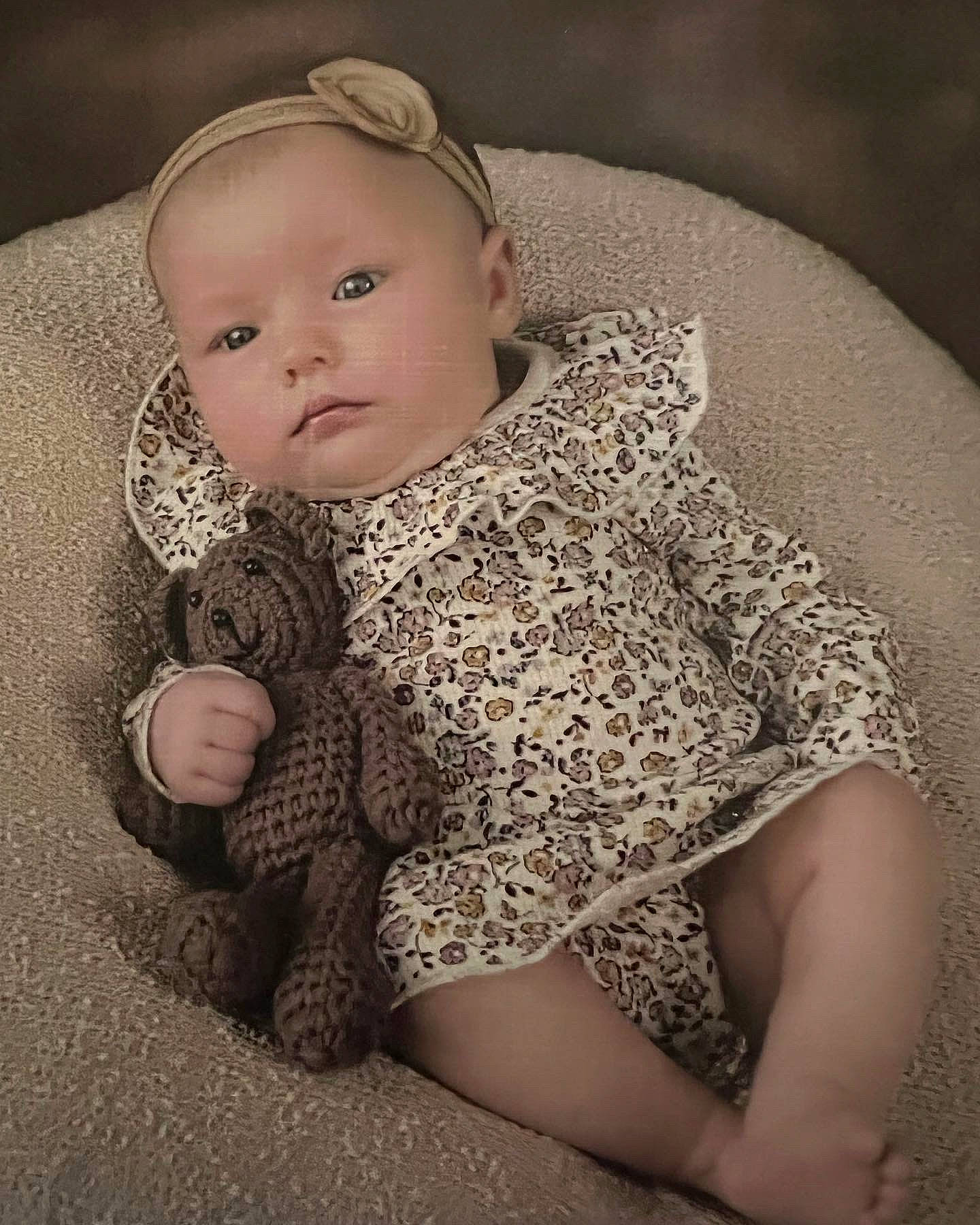 Mazikeen is registered to the contest to win money with this photo: baby, baby_toddler_clothing, comfort, eye, face, finger, flash_photography, hand, happy, head, human_body, iris, leg, lip, neck, person, skin, sleeve, textile, thigh