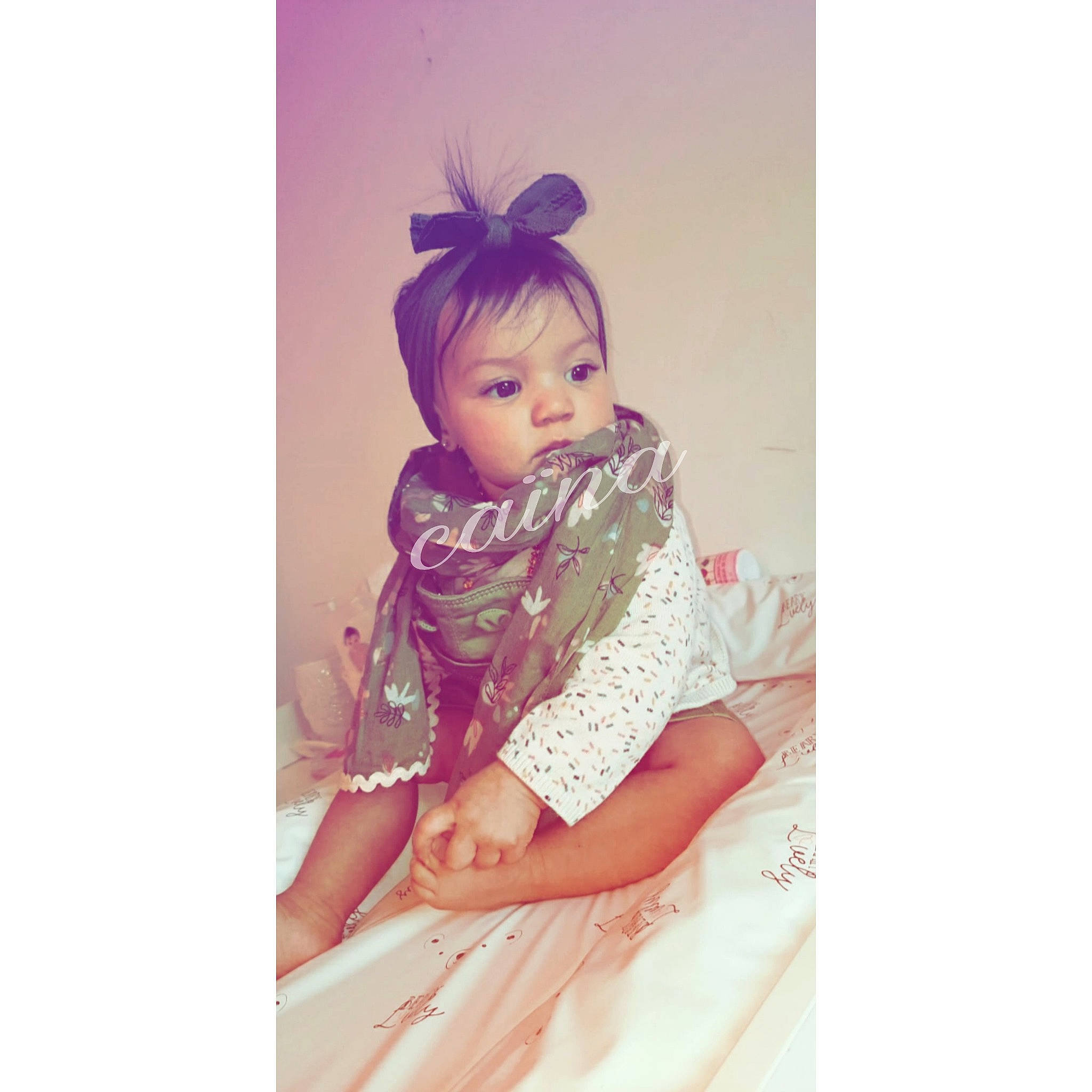 Emma a rejoint le concours — aidez-le/la à gagner de superbes lots ! baby, baby_toddler_clothing, comfort, embellishment, hair_accessory, headband, headpiece, linens, person