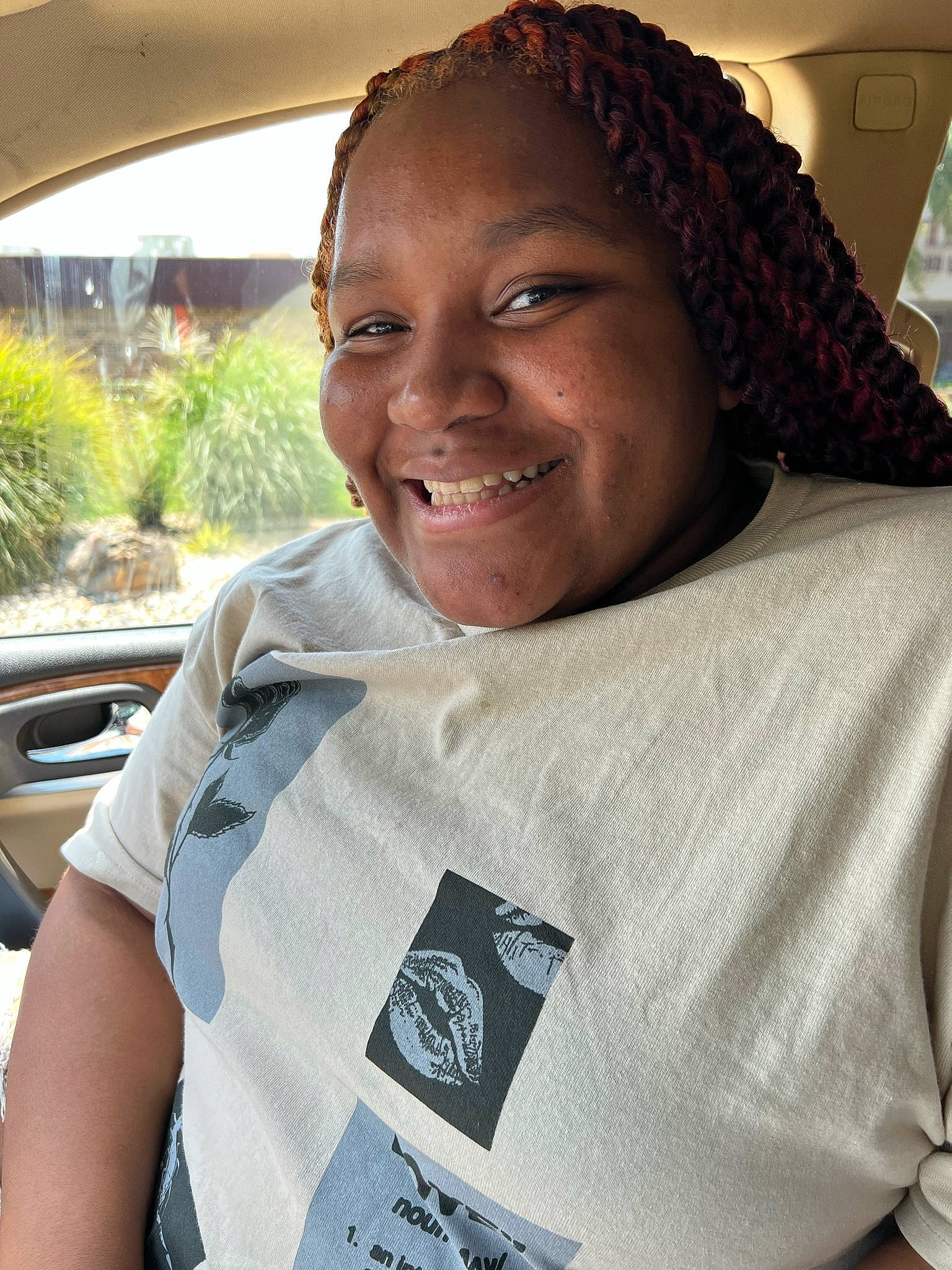 Amya is registered to the contest to win money with this photo: chin, cool, eyewear, family_car, forehead, fun, hairstyle, happy, jewellery, joy, laugh, leisure, passenger, person, plant, shoulder, skin, sleeve, smile, t_shirt