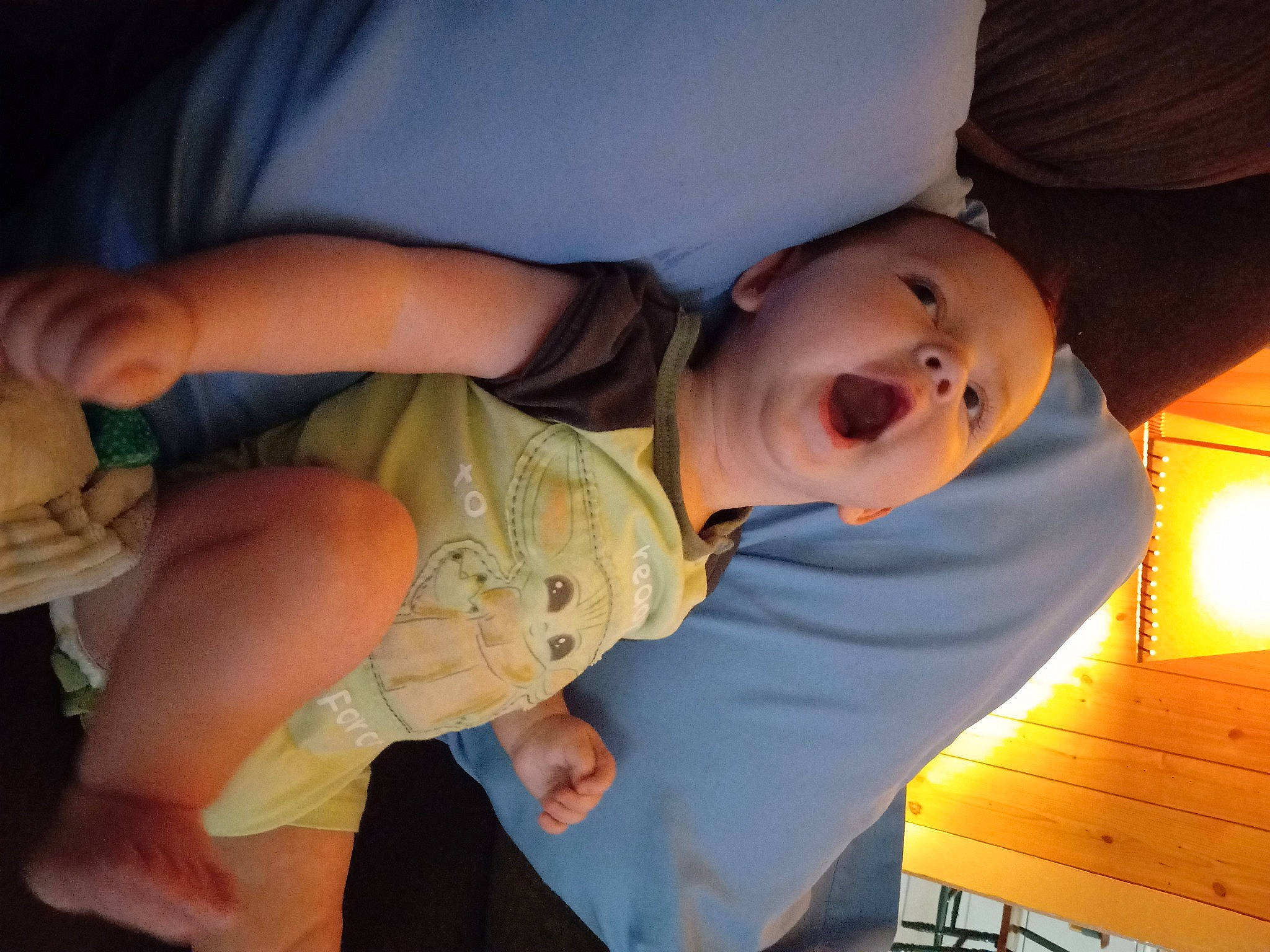 Erik is registered to the contest to win money with this photo: baby, comfort, elbow, facial_expression, finger, fun, gesture, glasses, hand, hat, joint, leg, mouth, nose, person, smile, thigh, thumb, toddler, tree