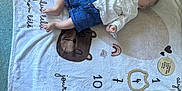 Hayden participe au concours pour gagner de l'argent avec cette photo : baby, child, milestone_blanket, blue_shorts, white_shirt, bear_illustration, rainbow, wooden_frame, numbers, floor, cute, smiling, lying_down, infant, milestone, portrait, indoor, happy, clothing, person