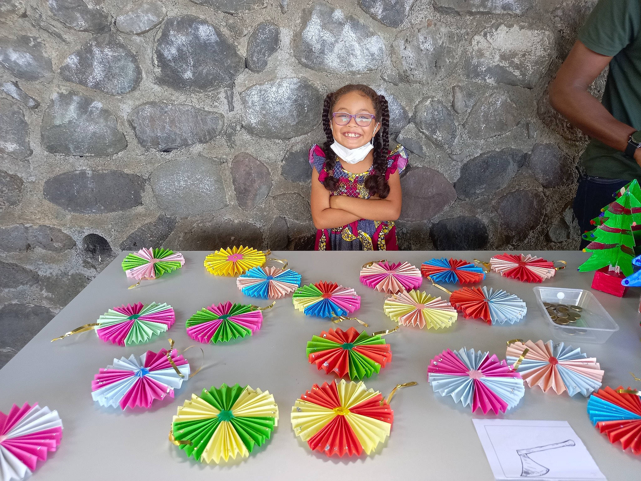 Luana a rejoint le concours — aidez-le/la à gagner de superbes lots ! adaptation, art, beauty, craft, creative_arts, design, event, flooring, fun, green, joy, leisure, nature, pattern, person, petal, pink, product, smile, snapshot