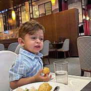 Ahadov Davud a rejoint le concours — aidez-le/la à gagner de superbes lots ! child, boy, food, plate, rice, tomato, fried_food, high_chair, restaurant, indoor, table, glass, drink, clothing, furniture, lighting, expression, sitting, meal, casual