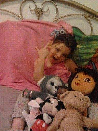 Kelly-ann a rejoint le concours — aidez-le/la à gagner de superbes lots ! art, baby, cheek, child, comfort, fun, fur, happy, linens, mammal, painting, person, pink, plush, room, smile, stuffed_toy, teddy_bear, textile, toddler