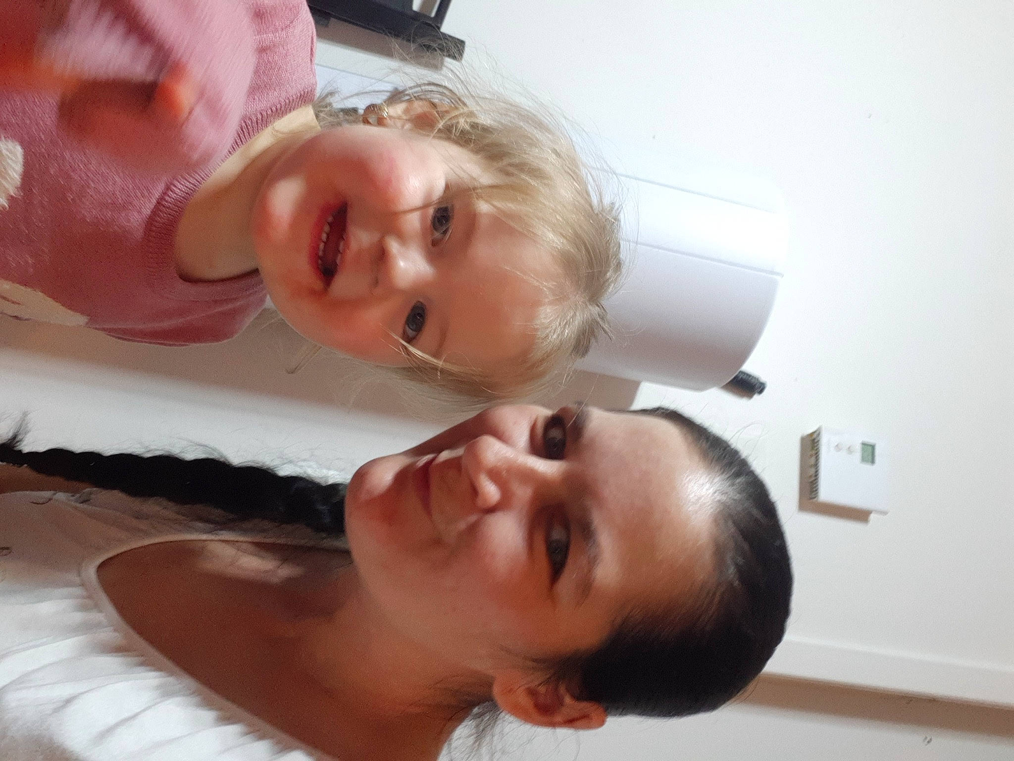 éliana a rejoint le concours — aidez-le/la à gagner de superbes lots ! cheek, chest, child, chin, ear, eyebrow, eyelash, face, facial_expression, finger, forehead, happy, jaw, joy, lip, mouth, muscle, neck, nose, person