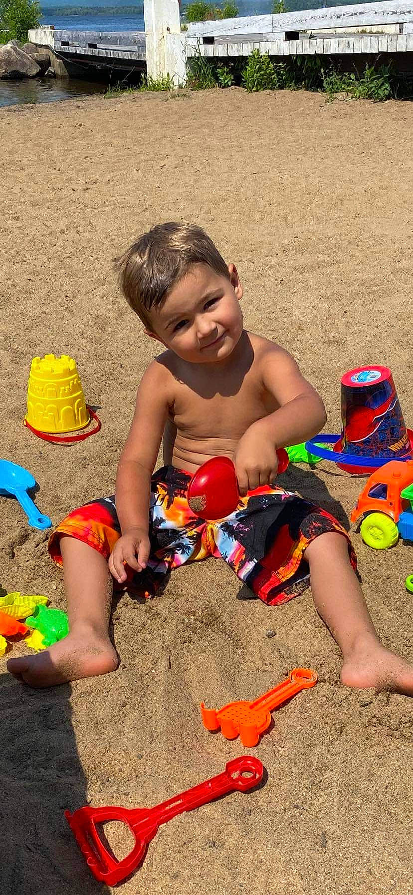 Willyam participe au concours pour gagner de l'argent avec cette photo : beach, beauty, child, event, fun, happy, hat, human, human_leg, joy, leg, leisure, people_in_nature, people_on_beach, person, recreation, sand, smile, sun_hat, thigh