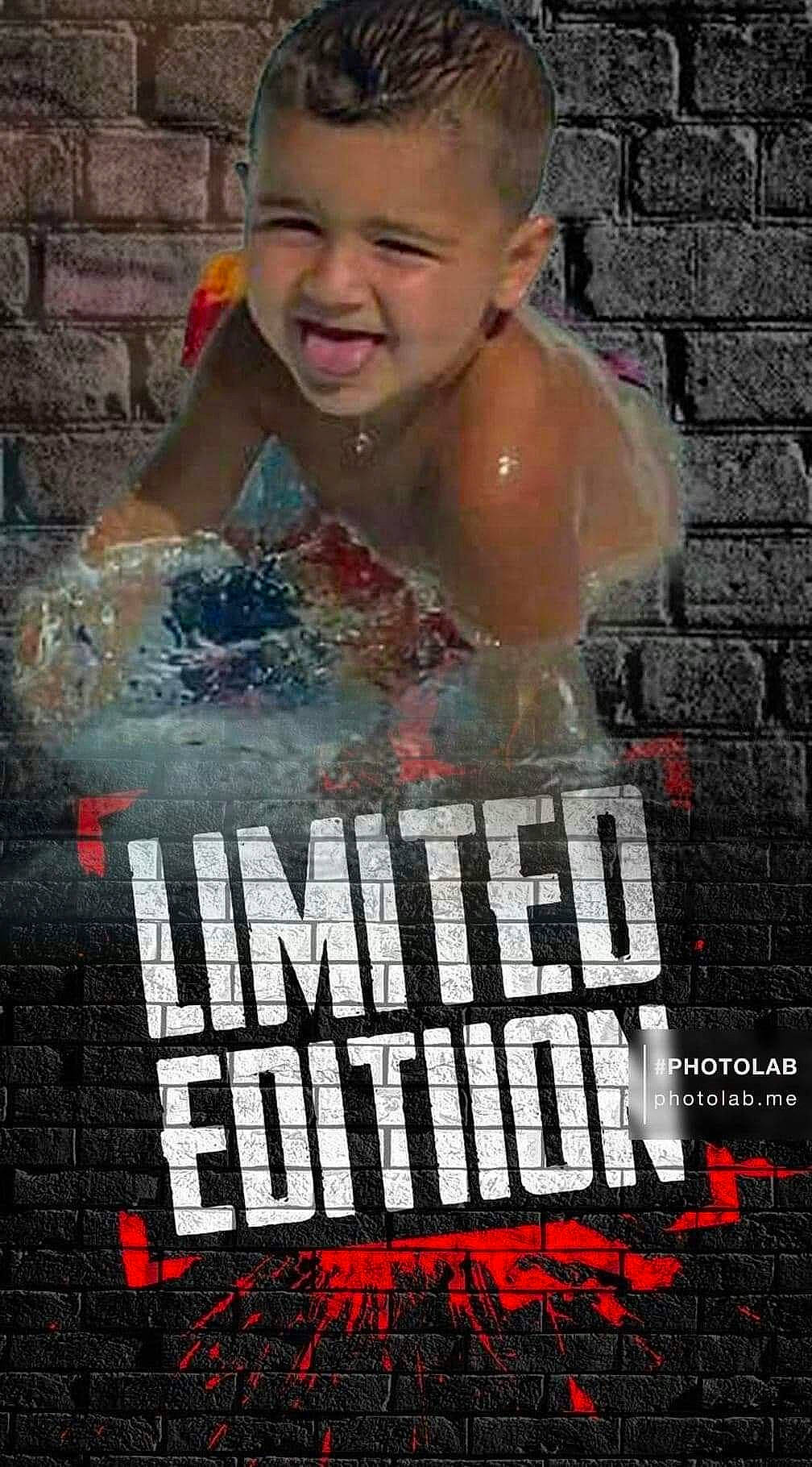 Willyam a rejoint le concours — aidez-le/la à gagner de superbes lots ! advertising, asphalt, barechested, bathing, brick, brickwork, chest, cool, flash_photography, font, hand, happy, leisure, person, photo_caption, photograph, poster, red, road_surface, sunglasses