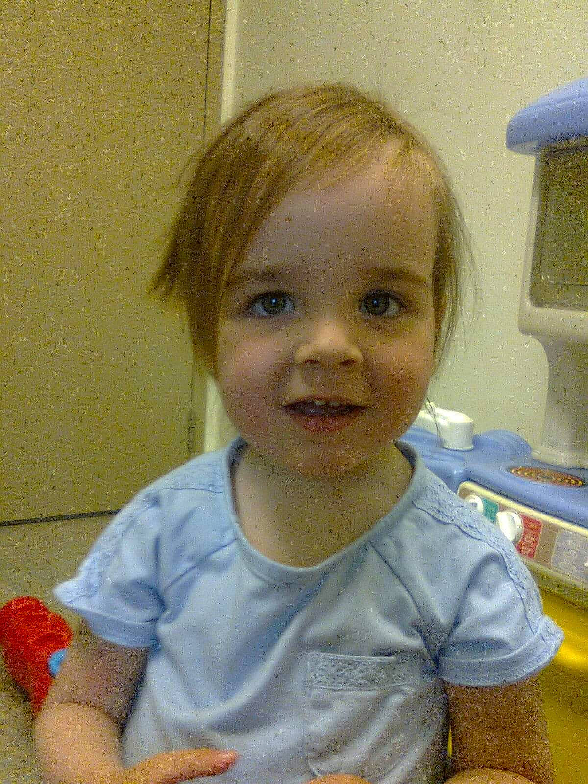 Abby-gaelle a rejoint le concours — aidez-le/la à gagner de superbes lots ! baby_toddler_clothing, cheek, chin, ear, eyebrow, eyelash, face, finger, hair, happy, iris, jaw, neck, nose, person, shoulder, skin, sleeve, smile, toddler