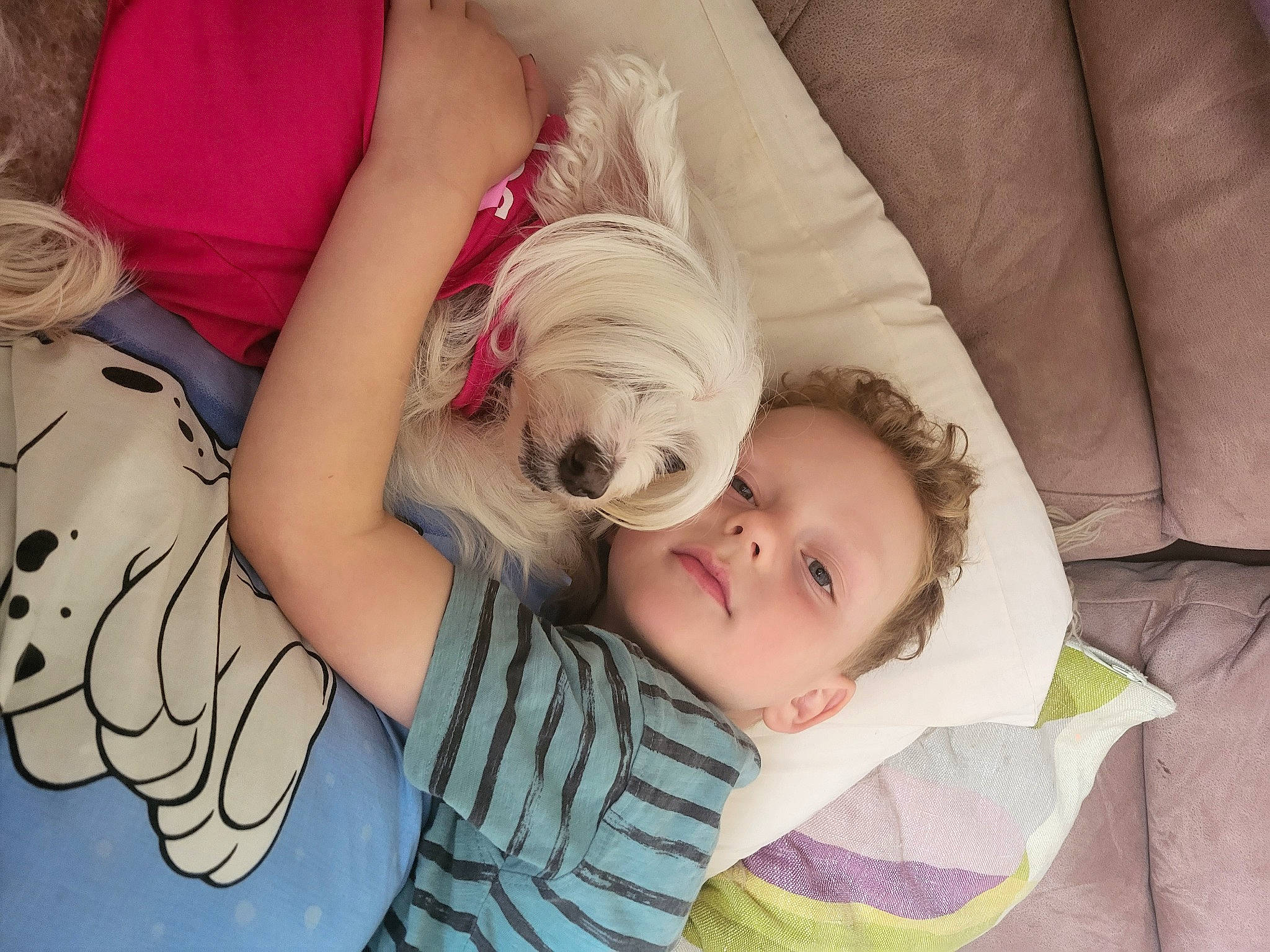 Porscha is registered to the contest to win money with this photo: baby, child, comfort, eyelash, eyewear, finger, gesture, grass, happy, head, human_body, human_leg, mouth, nail, pattern, sitting, skin, thigh, toddler, tree