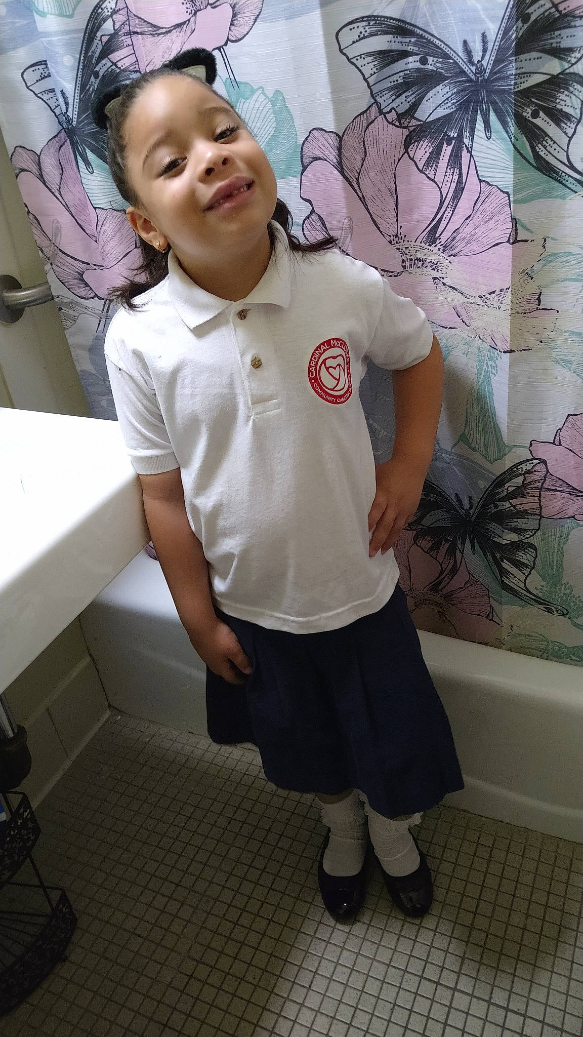 Myracle is registered to the contest to win money with this photo: arm, forehead, head, leg, neck, person, pink, school_uniform, selfie, skin, t_shirt, thigh, uniform