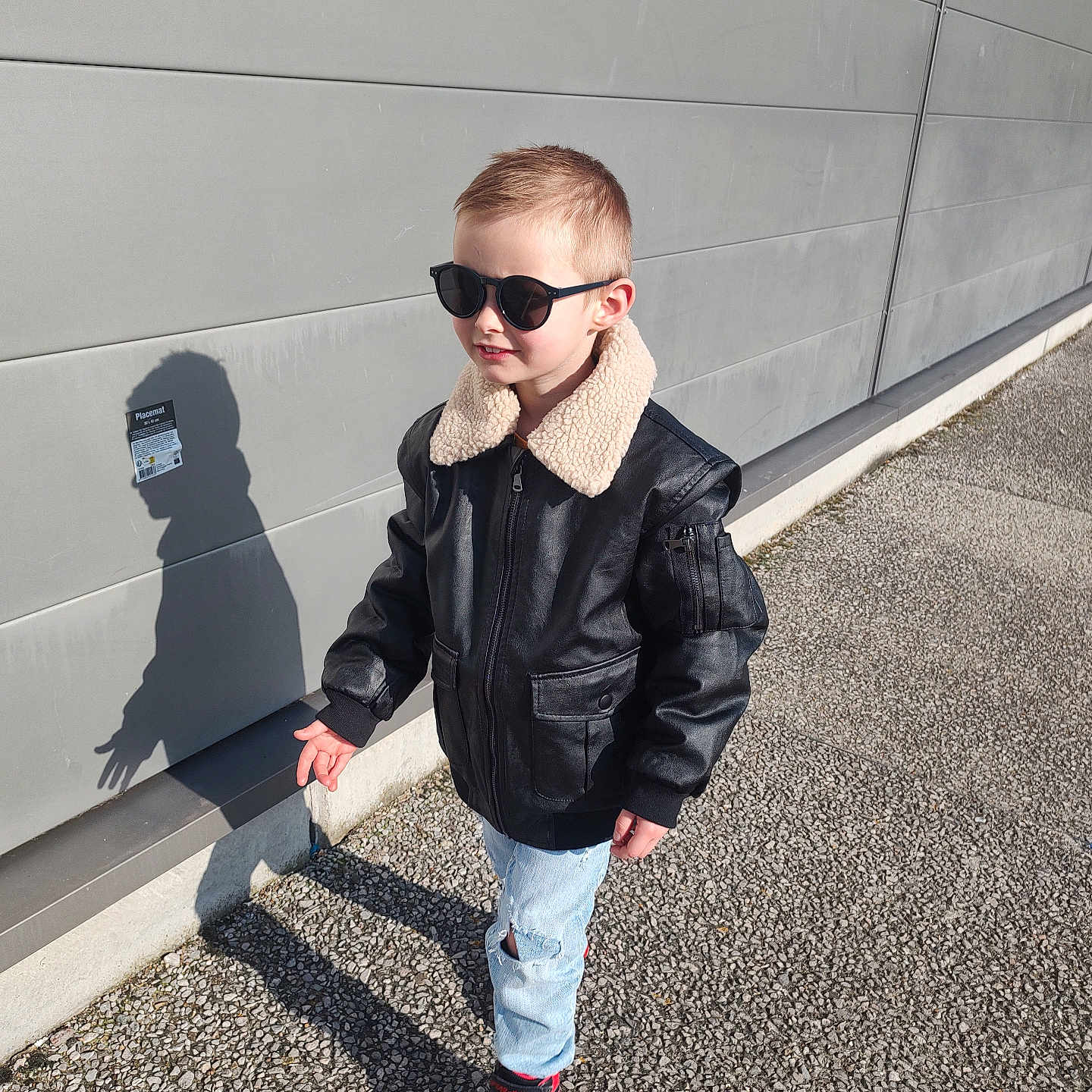 Mathéo participe au concours pour gagner de l'argent avec cette photo : accessories, blazer, boy, child, clothing, coat, face, footwear, head, jacket, jeans, male, pants, person, photography, portrait, shoe, sneaker, standing, sunglasses