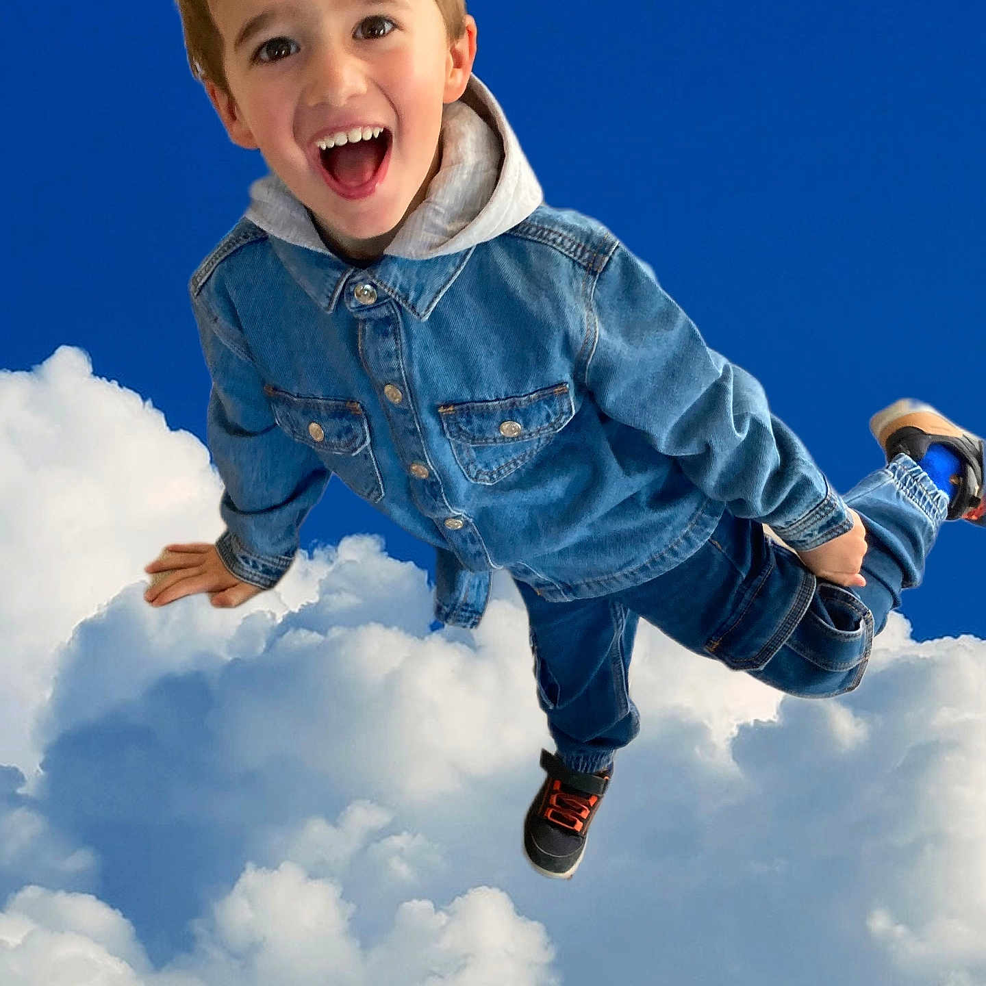 Ethan participe au concours pour gagner de l'argent avec cette photo : boy, child, clothing, cloud, coat, face, footwear, happy, head, jacket, jeans, male, nature, outdoors, pants, person, photography, portrait, shoe, sky