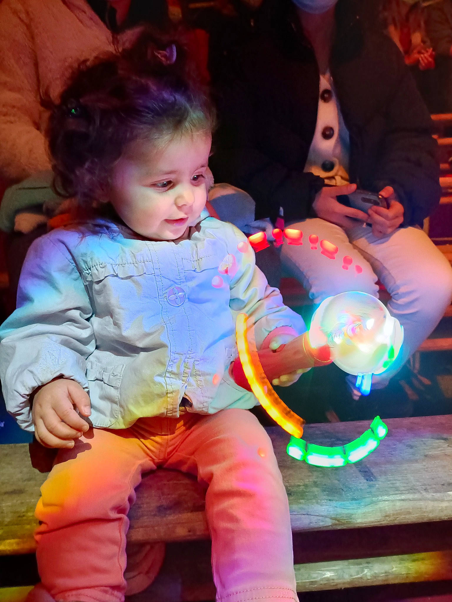 Zina participe au concours pour gagner de l'argent avec cette photo : baby, baby_toddler_clothing, child, costume, entertainment, event, fun, happy, holiday, interaction, leisure, magenta, party_supply, person, pink, purple, sitting, skin, toddler, tree