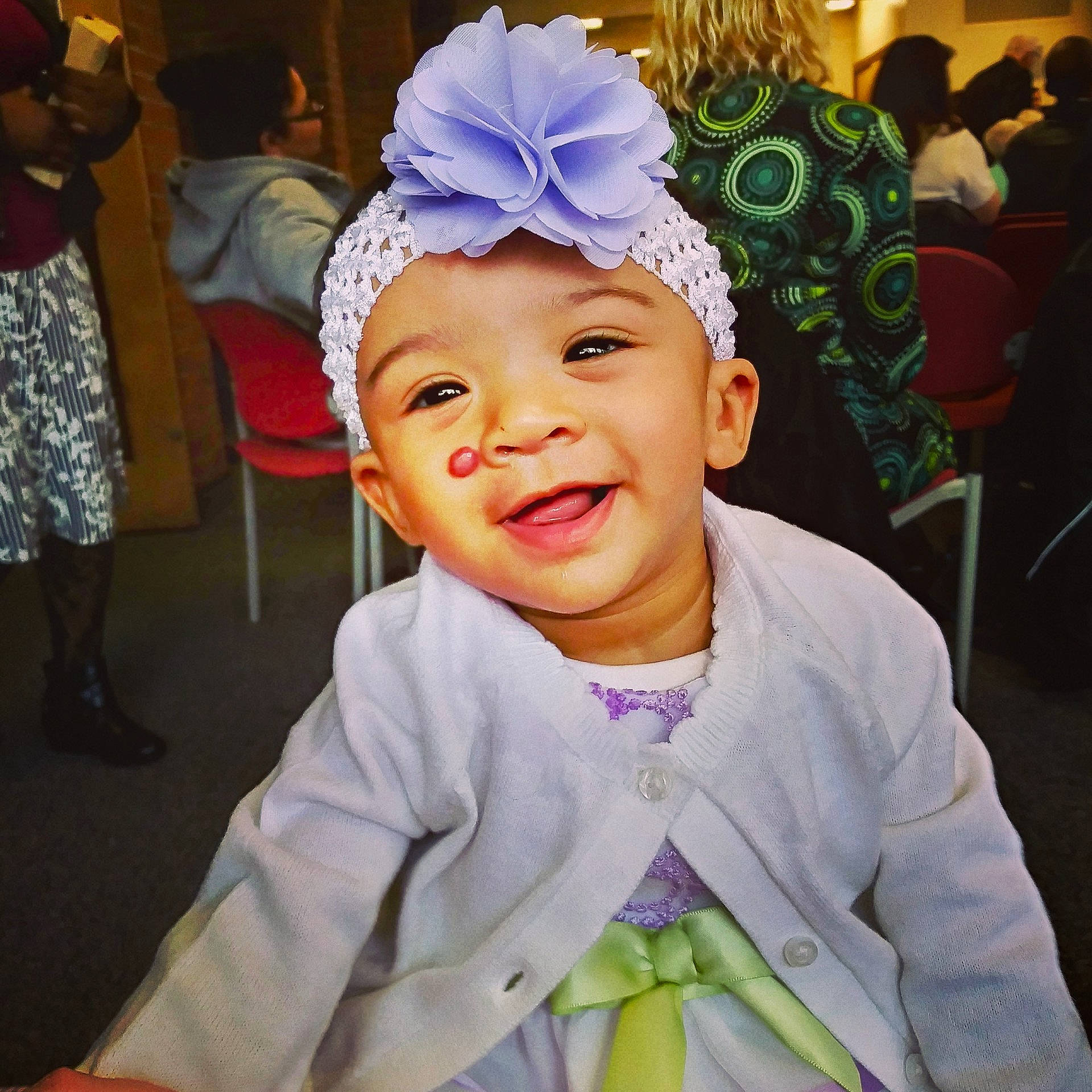 Delia is registered to the contest to win money with this photo: child, day, ear, facial_expression, fashion_accessory, flower, fun, girl, hair_accessory, happiness, head, headband, headgear, headpiece, headwear, laughter, person, pink, product, skin