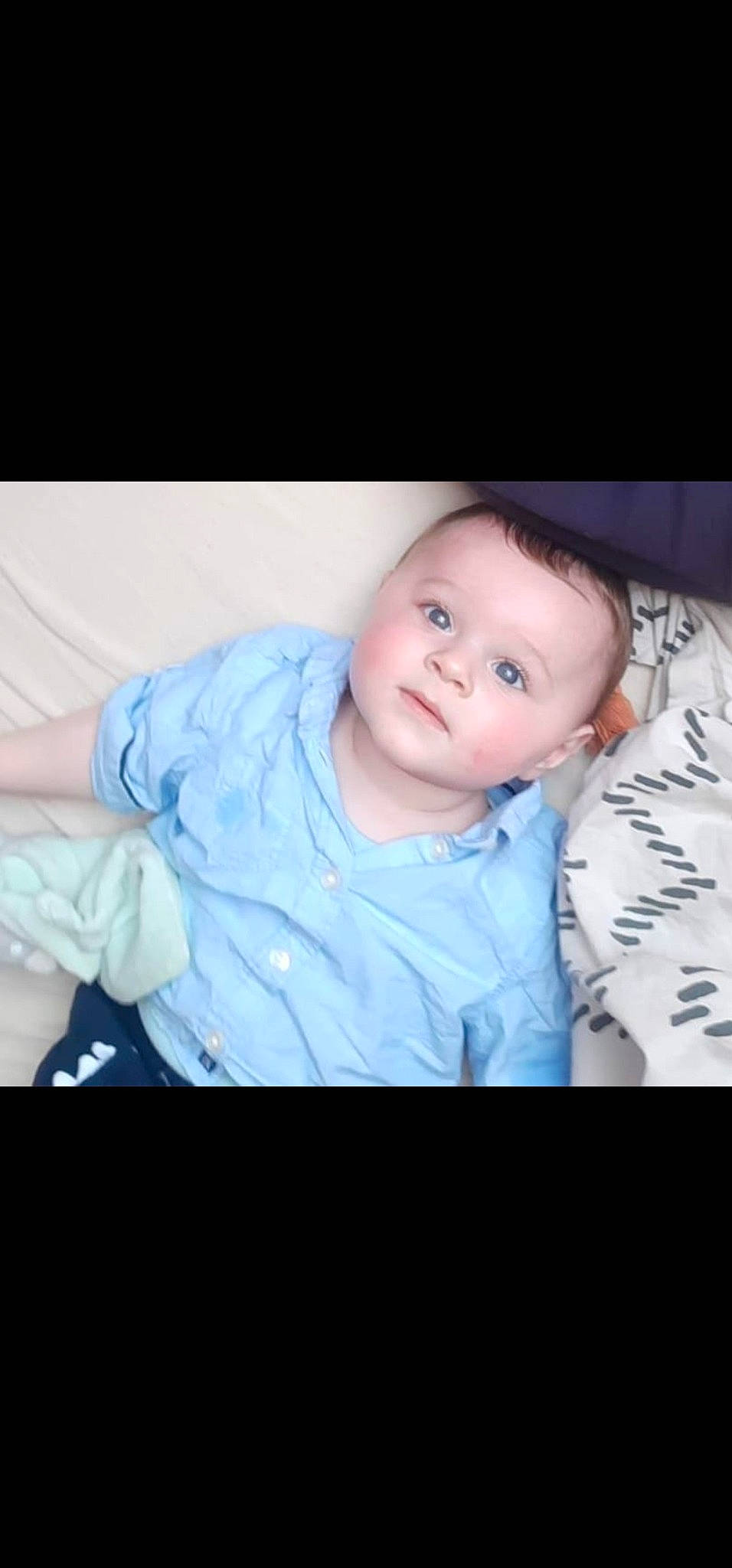 Gabriel participe au concours pour gagner de l'argent avec cette photo : baby, baby_toddler_clothing, cheek, child, collar, dress_shirt, electric_blue, eye, flash_photography, fun, happy, person, portrait, portrait_photography, sitting, sleeve, toddler