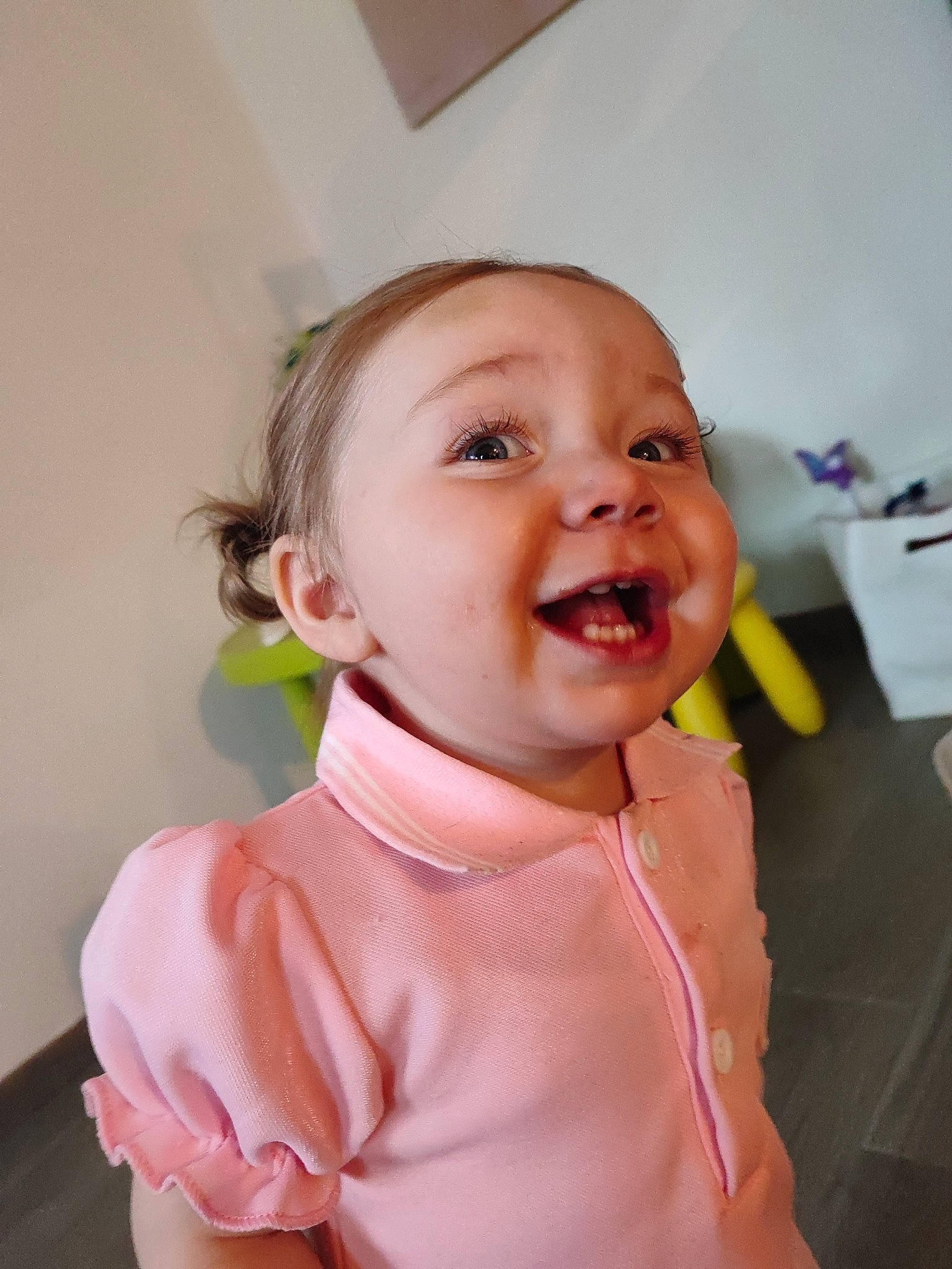 Zoe a rejoint le concours — aidez-le/la à gagner de superbes lots ! baby, baby_toddler_clothing, cheek, ear, eyelash, face, fun, gesture, happy, head, iris, lip, magenta, neck, nose, person, pink, skin, sleeve, smile