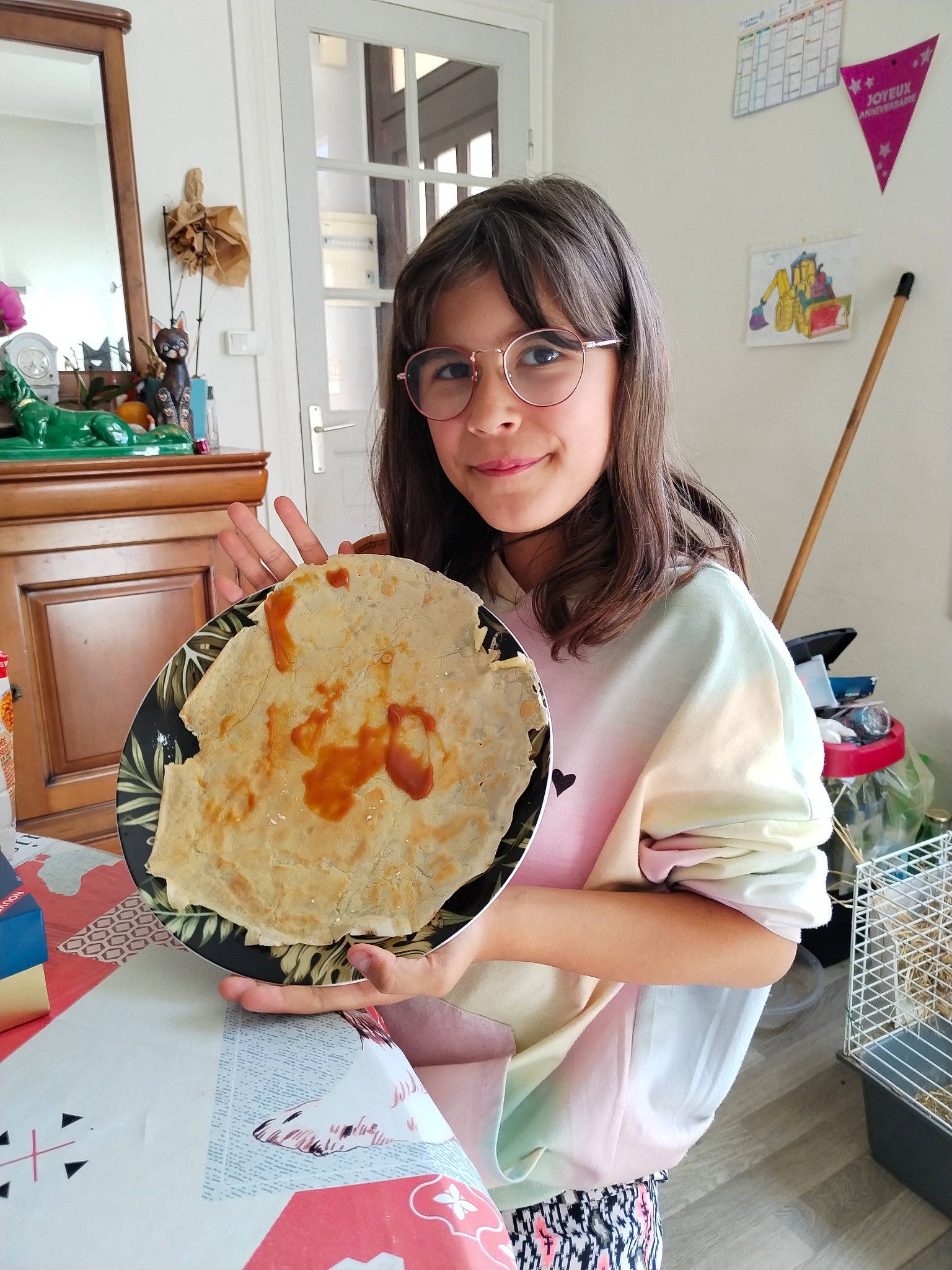 Eminé a rejoint le concours — aidez-le/la à gagner de superbes lots ! baked_goods, baking, cabinetry, comfort_food, cooking, cuisine, dish, food, food_craving, glasses, ingredient, joy, junk_food, mirror, person, picture_frame, plate, recipe, sleeve, smile