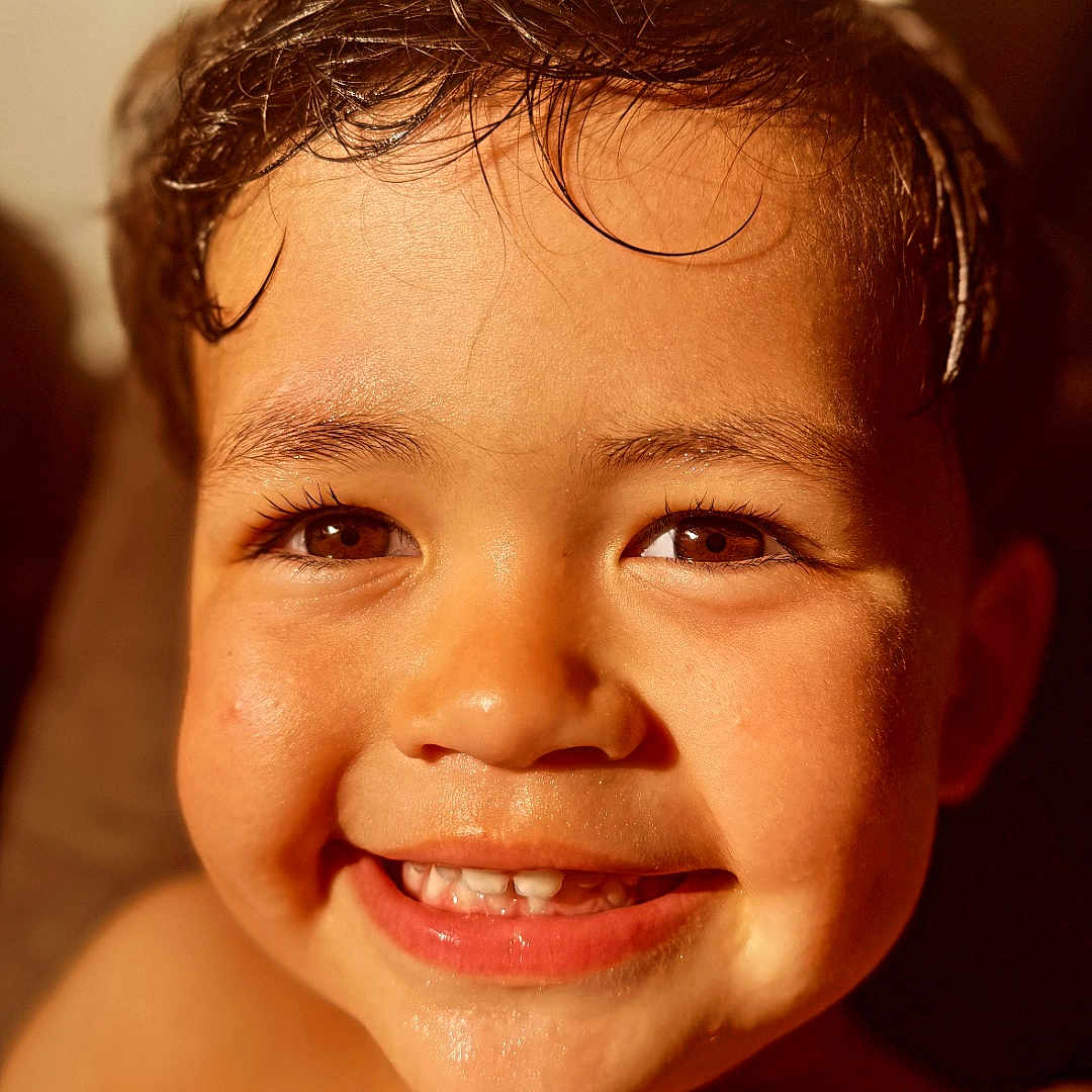 Kayden a rejoint le concours — aidez-le/la à gagner de superbes lots ! baby, babylaughing, blonde, bodypart, ear, face, finger, hair, hand, happy, head, laughing, mouth, newborn, person, photography, portrait, selfie, smile, teeth