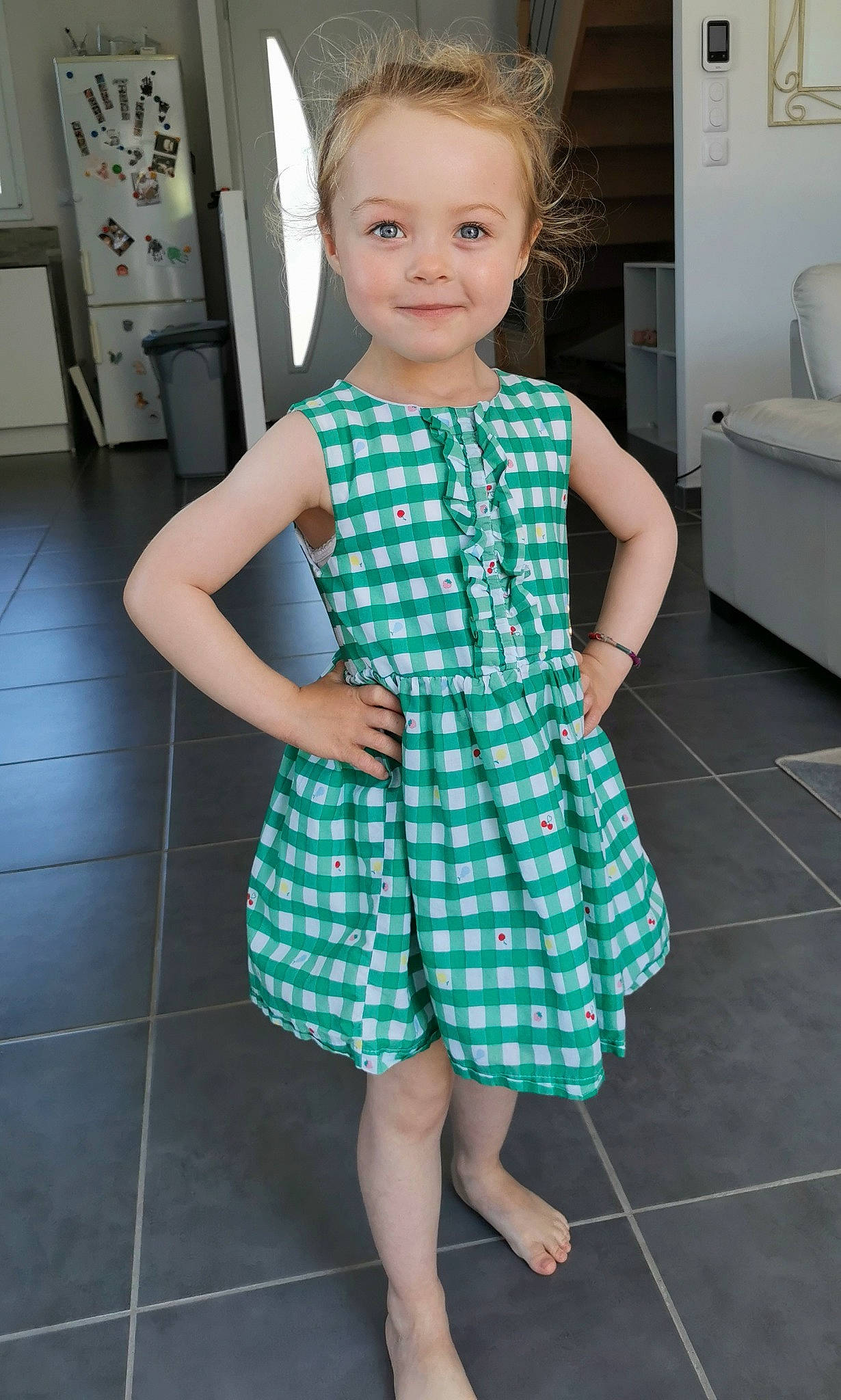 Cléa a rejoint le concours — aidez-le/la à gagner de superbes lots ! aqua, arm, day_dress, dress, finger, hand, happy, joint, joy, leg, one_piece_garment, person, shoulder, skin, sleeve, smile, standing, street_fashion, style, tartan