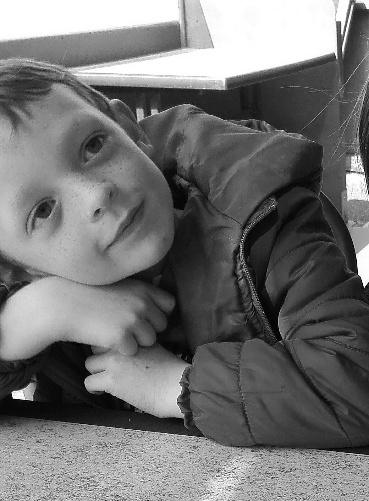 Chad participe au concours pour gagner de l'argent avec cette photo : baby, black, black_and_white, child, comfort, facial_expression, flooring, fun, gesture, happy, human_leg, monochrome, monochrome_photography, person, portrait_photography, road_surface, room, sitting, stock_photography, style