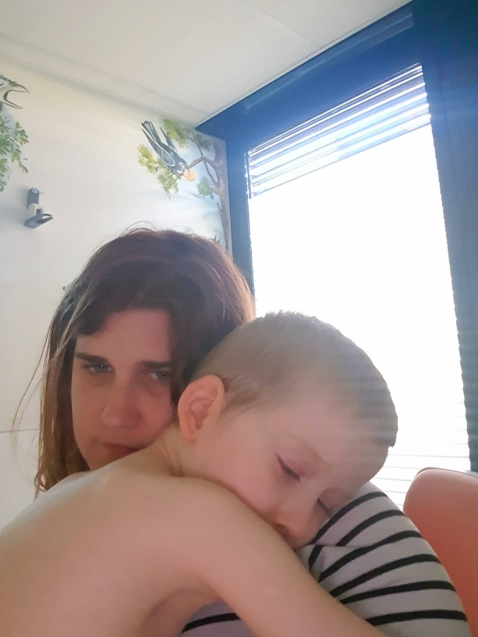 Sloann a rejoint le concours — aidez-le/la à gagner de superbes lots ! baby, black_hair, child, daughter, finger, leg, mother, neck, person, skin, toddler