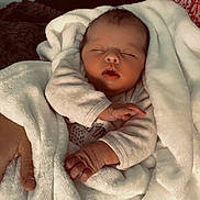Siméa participe au concours pour gagner de l'argent avec cette photo : baby, newborn, sleeping, blanket, hand, couch, cozy, infant, soft, wrapped, peaceful, human, child, resting, comfort, indoor, warm, portrait, cute, toddler