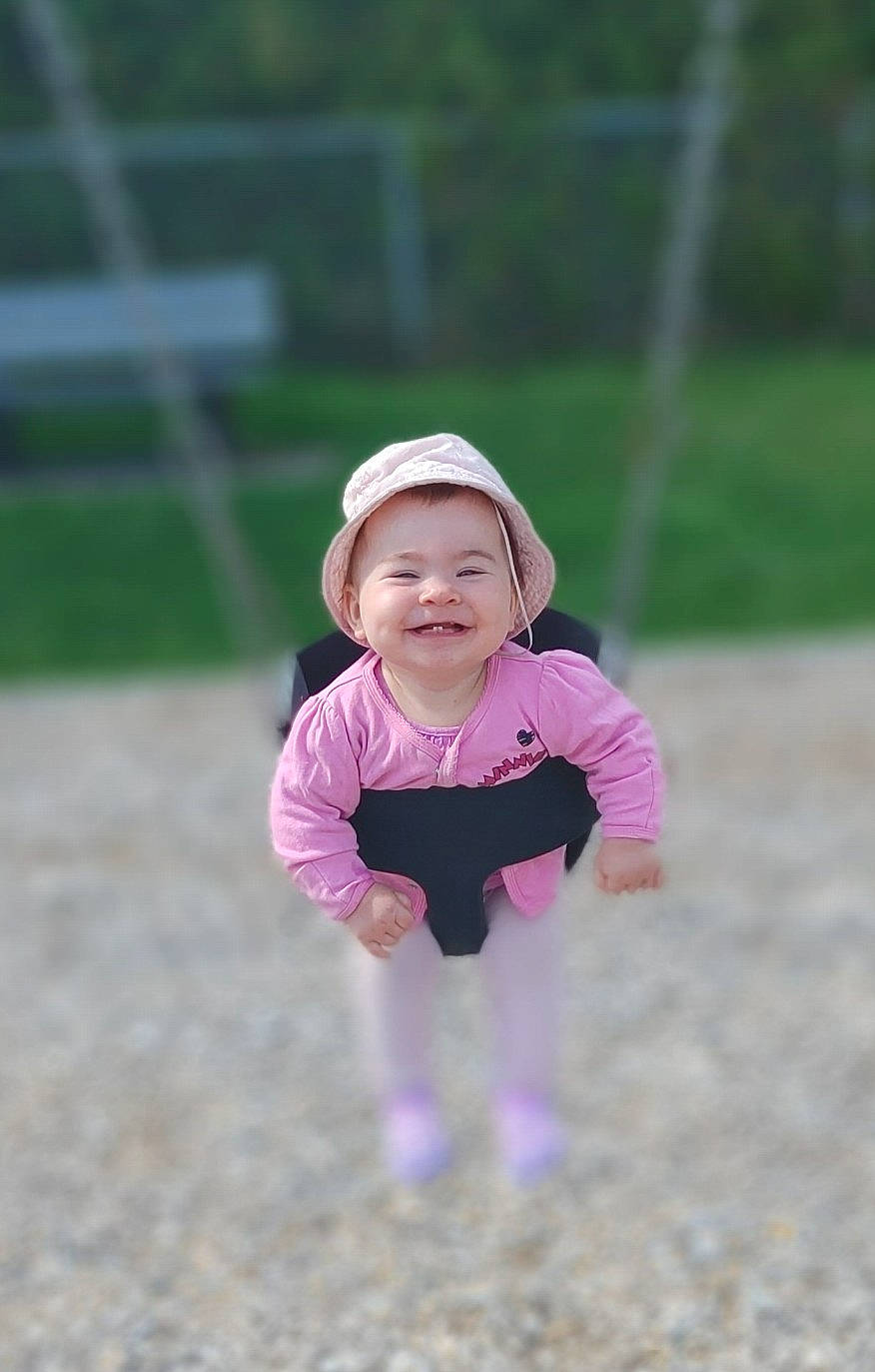 Noémie participe au concours pour gagner de l'argent avec cette photo : baby, baby_toddler_clothing, city, eye, face, grass, grassland, happy, hat, headgear, headwear, joy, landscape, leisure, magenta, outdoor_play_equipment, people_in_nature, person, recreation, smile