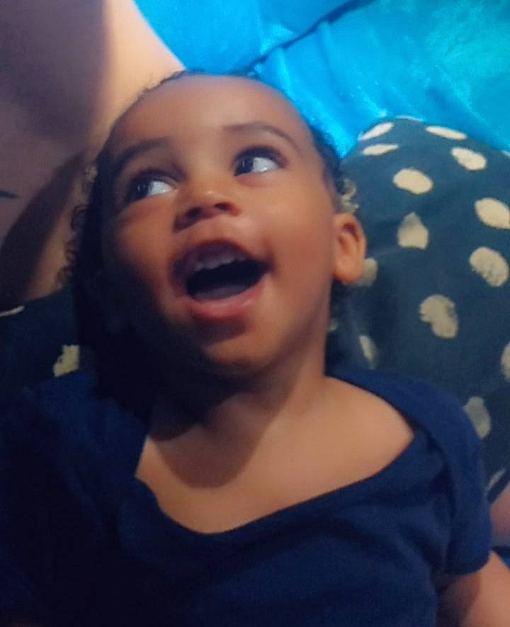 Felix participe au concours pour gagner de l'argent avec cette photo : baby, cheek, cloud, cool, electric_blue, eyebrow, finger, flash_photography, gesture, happy, human_body, iris, jaw, lip, mouth, neck, nose, person, smile, t_shirt