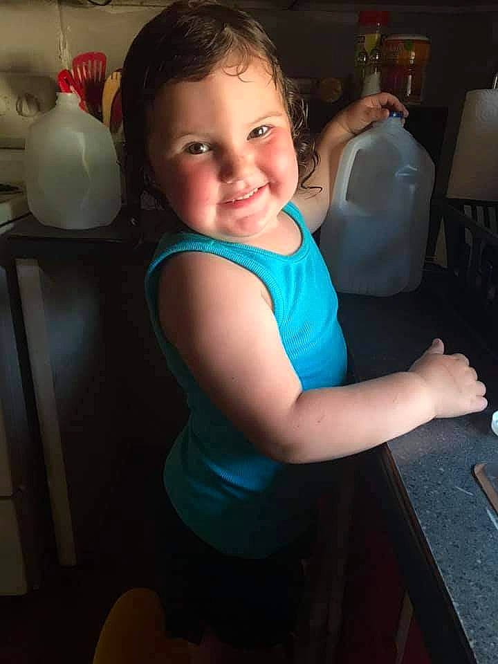 Nevayh joined the competition — help win amazing prizes! blond, chair, chest, elbow, flash_photography, fun, happy, human_leg, joint, joy, lamp, leisure, person, room, sitting, smile, sportswear, t_shirt, thigh, thumb