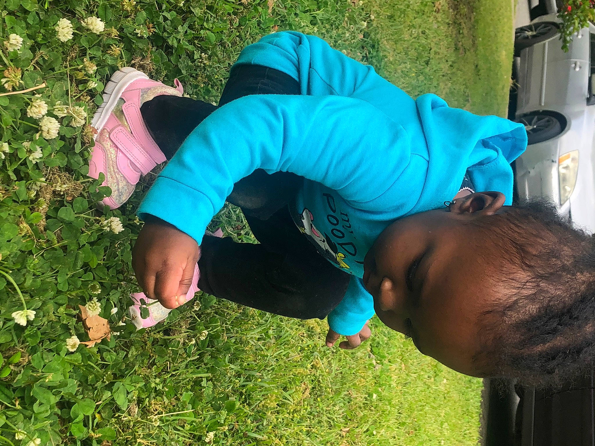 Kamilla Rose is registered to the contest to win money with this photo: child, electric_blue, fun, grass, grassland, green, happy, human_leg, joint, knee, lawn, leisure, people_in_nature, person, plant, recreation, sitting, thigh