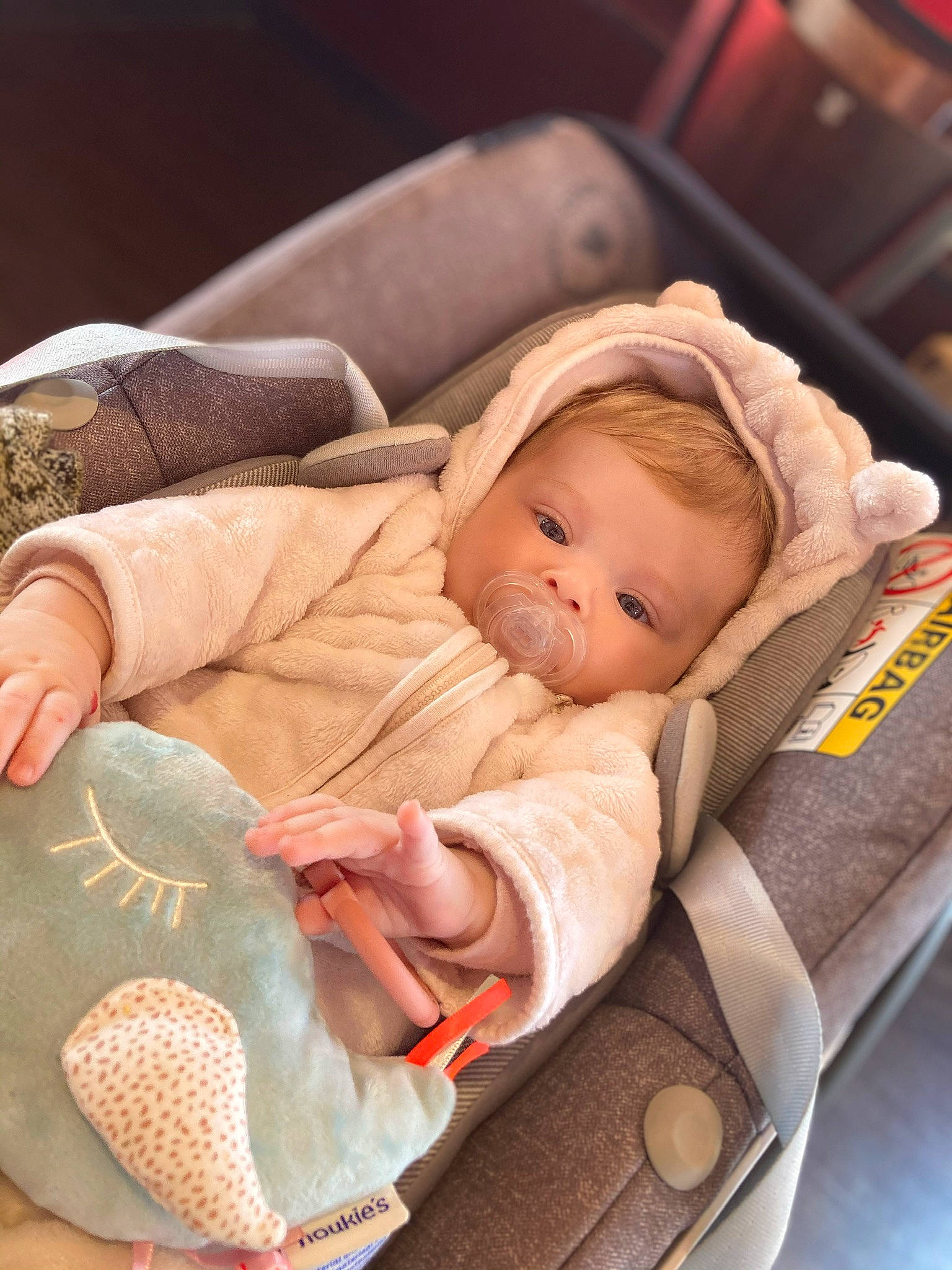 Leïa participe au concours pour gagner de l'argent avec cette photo : baby, baby_in_car_seat, baby_products, baby_safety, baby_sleeping, beige, child, comfort, infant_bed, nap, person, product, sleep, toddler