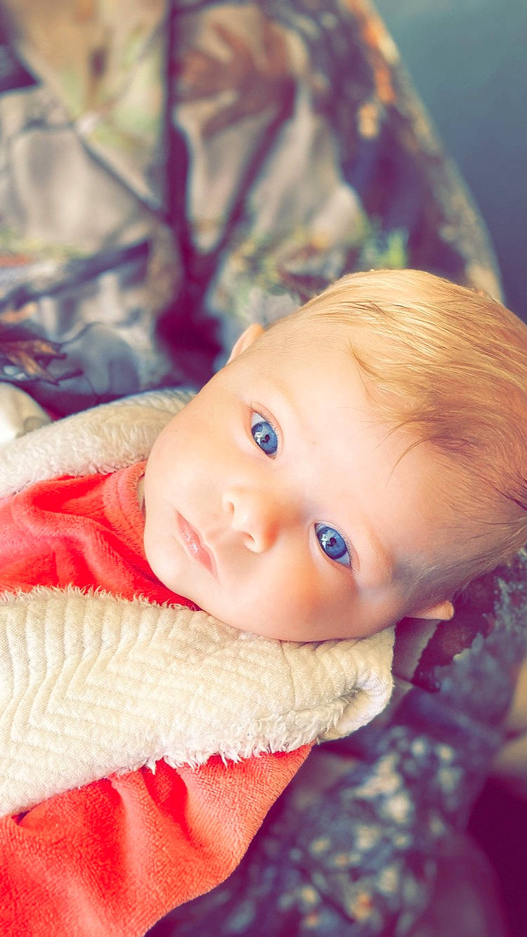 Leïa participe au concours pour gagner de l'argent avec cette photo : baby, beauty, cheek, child, close_up, eye, face, head, iris, lip, nose, person, photography, pink, plant, portrait_photography, skin, smile, toddler