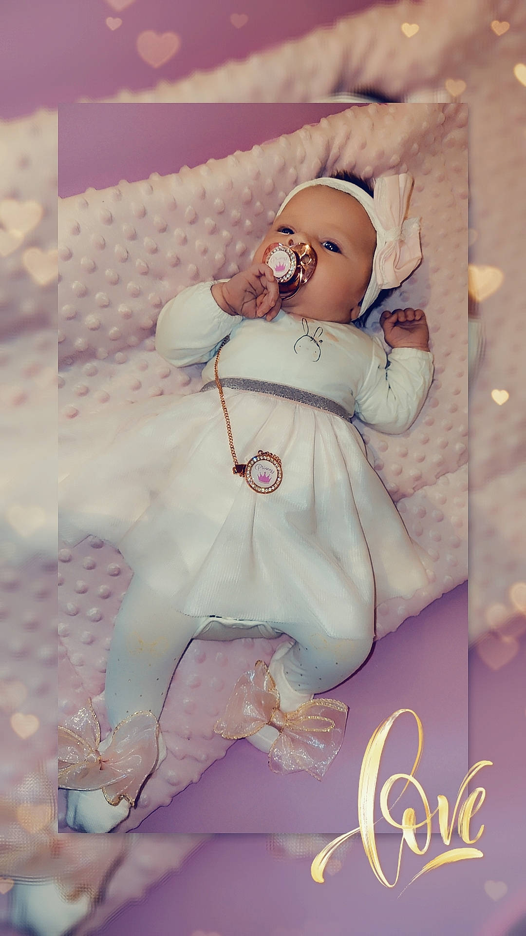 Giullia a rejoint le concours — aidez-le/la à gagner de superbes lots ! baby, baby_products, baby_sleeping, baby_toddler_clothing, child, comfort, doll, event, happy, linens, magenta, pattern, peach, person, pink, room, sleeve, sugar_cake, textile, toy