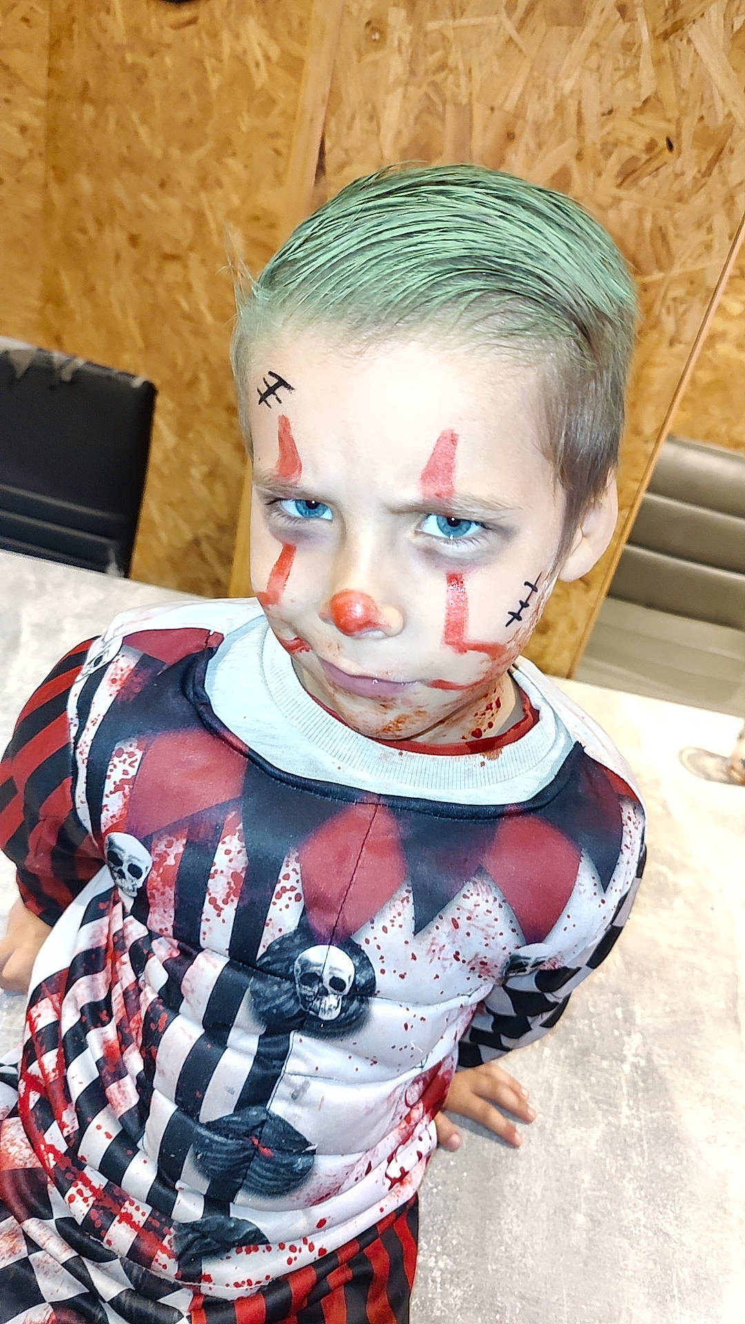 Elyano participe au concours pour gagner de l'argent avec cette photo : art, cheek, child, chin, costume, entertainment, eye, eyebrow, eyelash, eyewear, fashion_design, forehead, fun, headgear, iris, jaw, performing_arts, person, personal_protective_equipment, sleeve