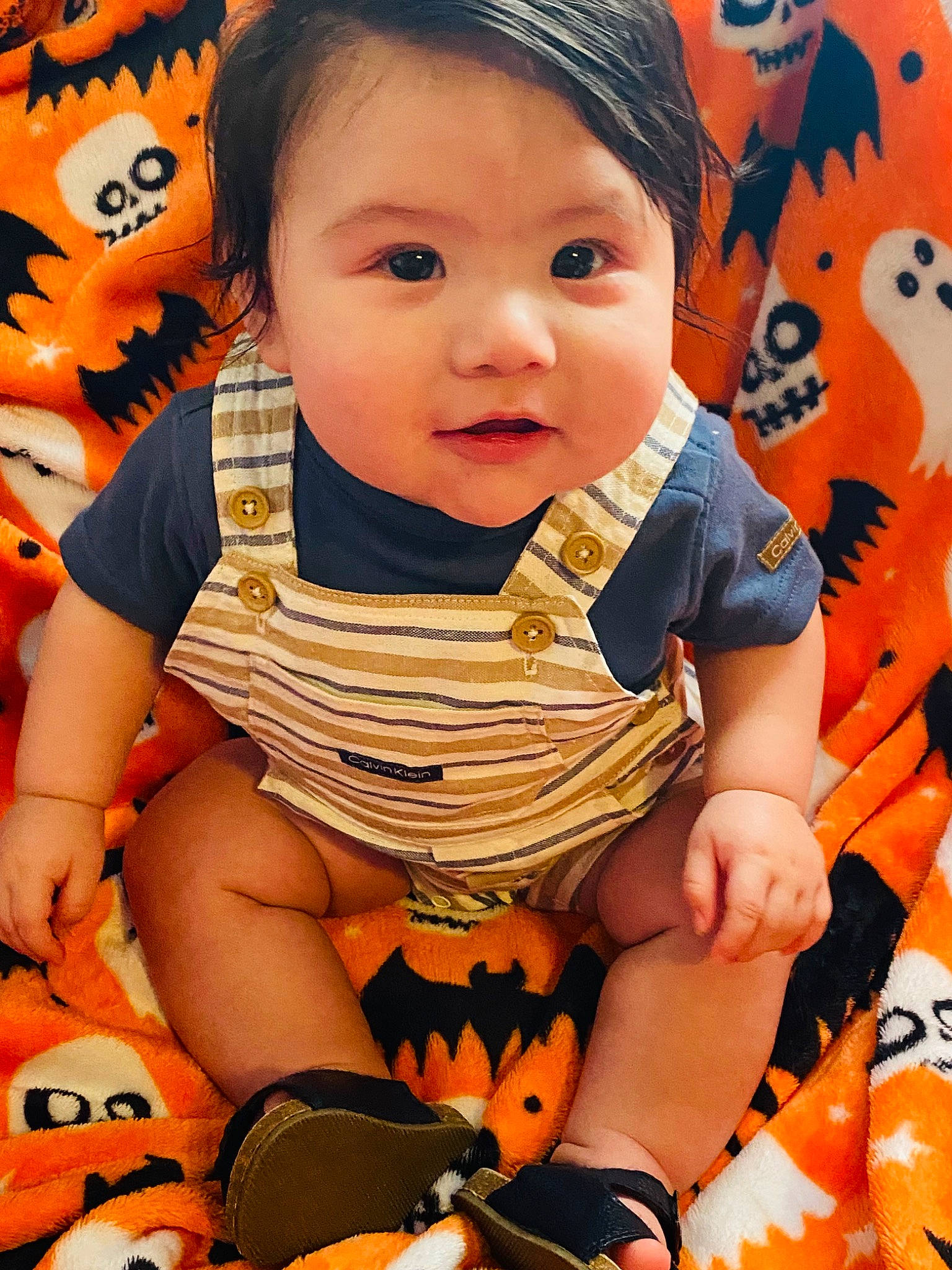 Titus is registered to the contest to win money with this photo: baby, baby_toddler_clothing, calabaza, cheek, child, facial_expression, finger, fun, happy, orange, pattern, people_in_nature, person, playing_with_kids, pumpkin, sitting, sleeve, smile, t_shirt, thumb