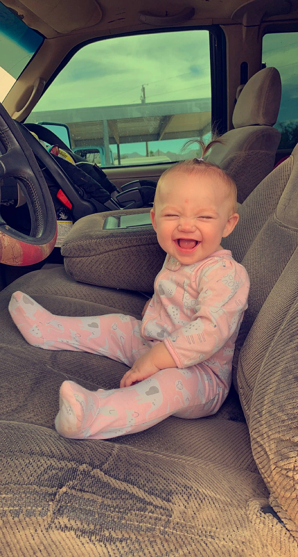 Memphis joined the competition — help win amazing prizes! automotive_design, automotive_exterior, car, car_seat, car_seat_cover, comfort, cool, finger, hand, human_body, leg, motor_vehicle, mouth, person, personal_luxury_car, skin, smile, steering_wheel, thumb, toddler