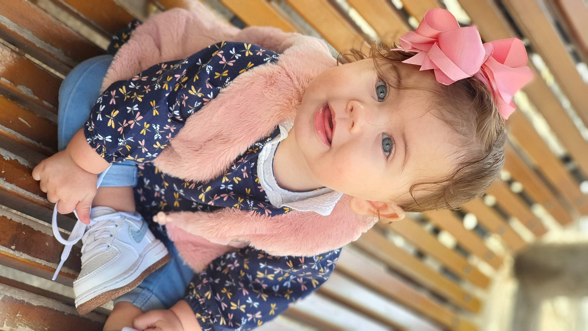Kelly participe au concours pour gagner de l'argent avec cette photo : arm, baby, baby_toddler_clothing, cheek, child, eyelash, facial_expression, fun, hand, happy, headband, headpiece, iris, organ, pattern, person, pink, skin, smile, textile
