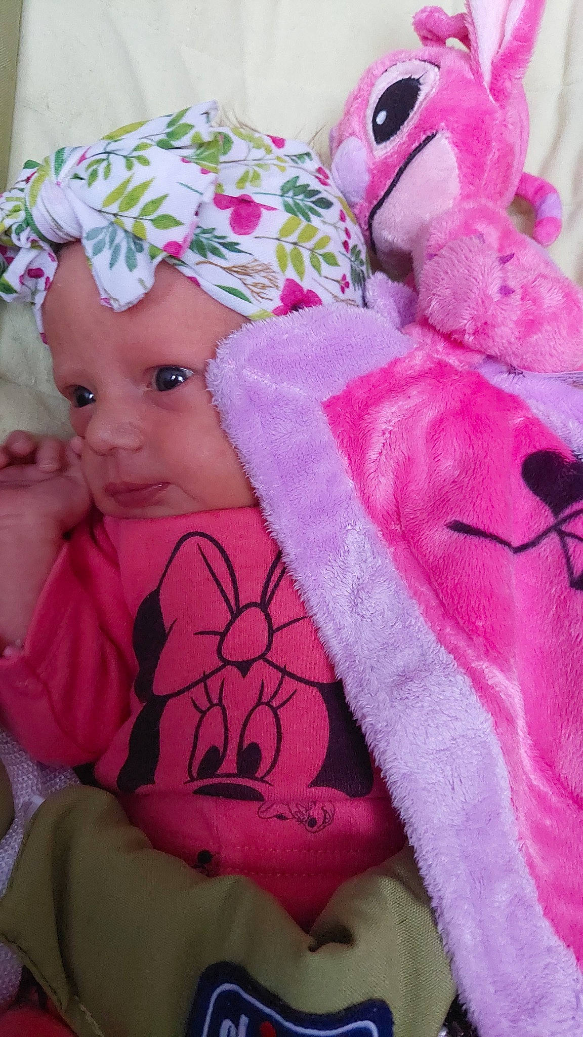 Athena a rejoint le concours — aidez-le/la à gagner de superbes lots ! baby_toddler_clothing, fashion_accessory, hair_accessory, happy, headband, headpiece, headwear, linens, magenta, pattern, peach, person, petal, pink, plant, plush, purple, skin, stuffed_toy, textile