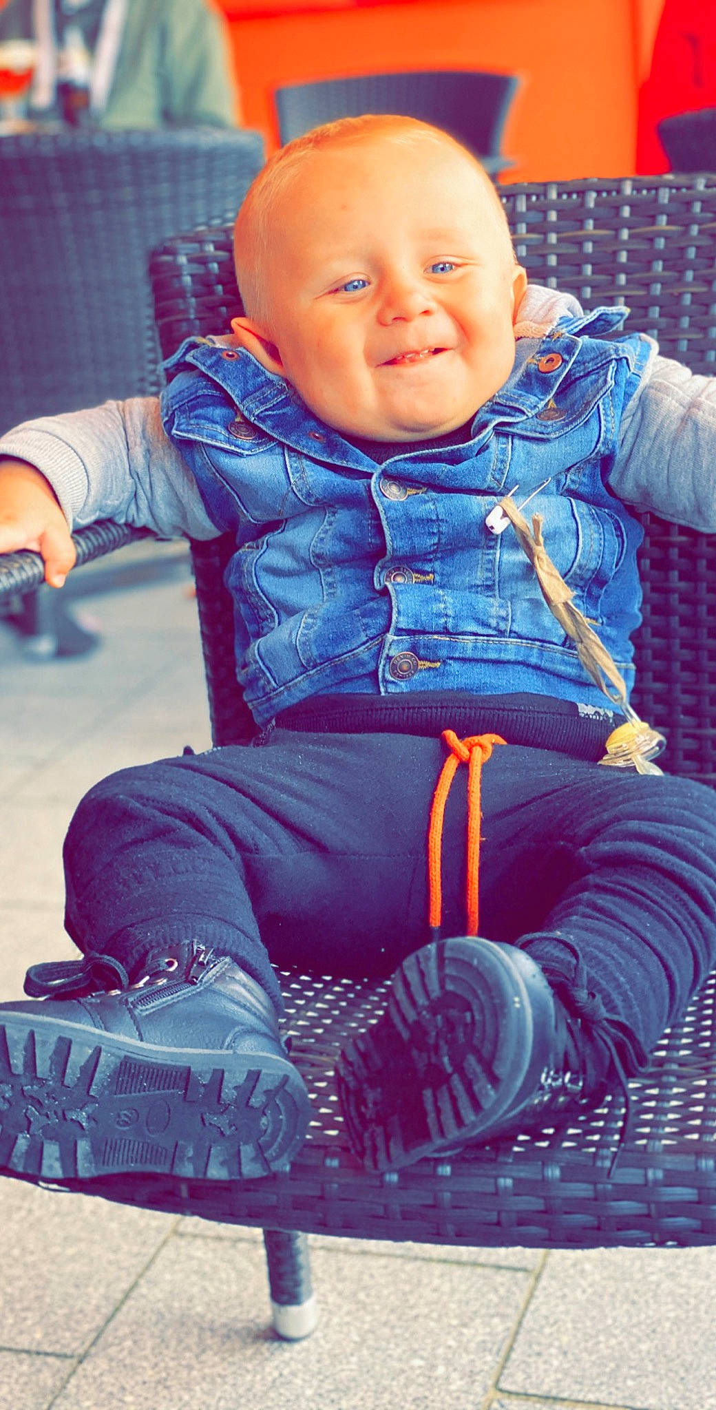 Tyméo a rejoint le concours — aidez-le/la à gagner de superbes lots ! baby, cheek, child, child_model, cool, fun, jeans, leg, person, play, product, sitting, skin, sleeve, smile, toddler