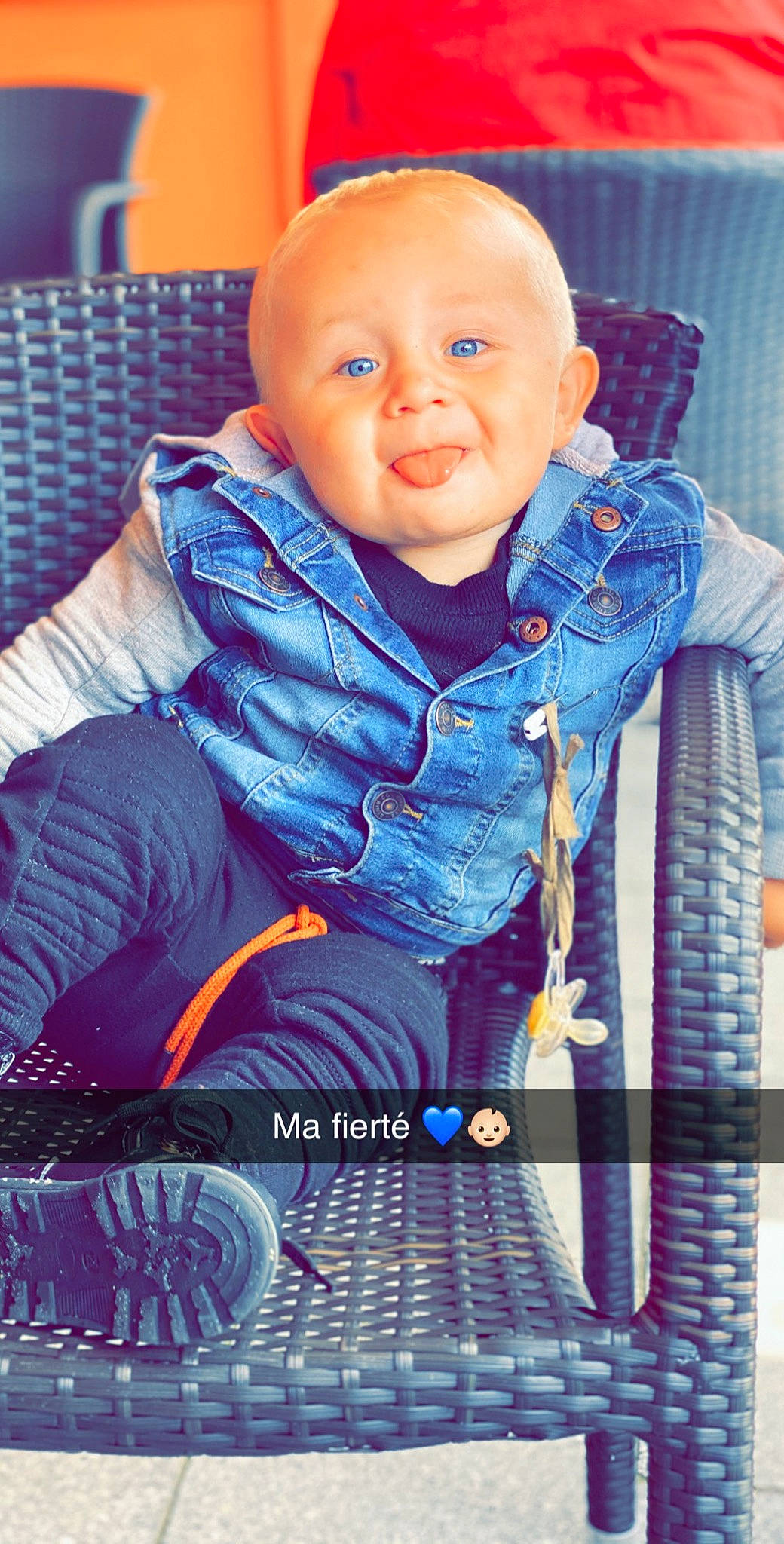 Tyméo participe au concours pour gagner de l'argent avec cette photo : baby, blue, cheek, child, cool, forehead, nose, outerwear, person, product, sitting, smile, toddler