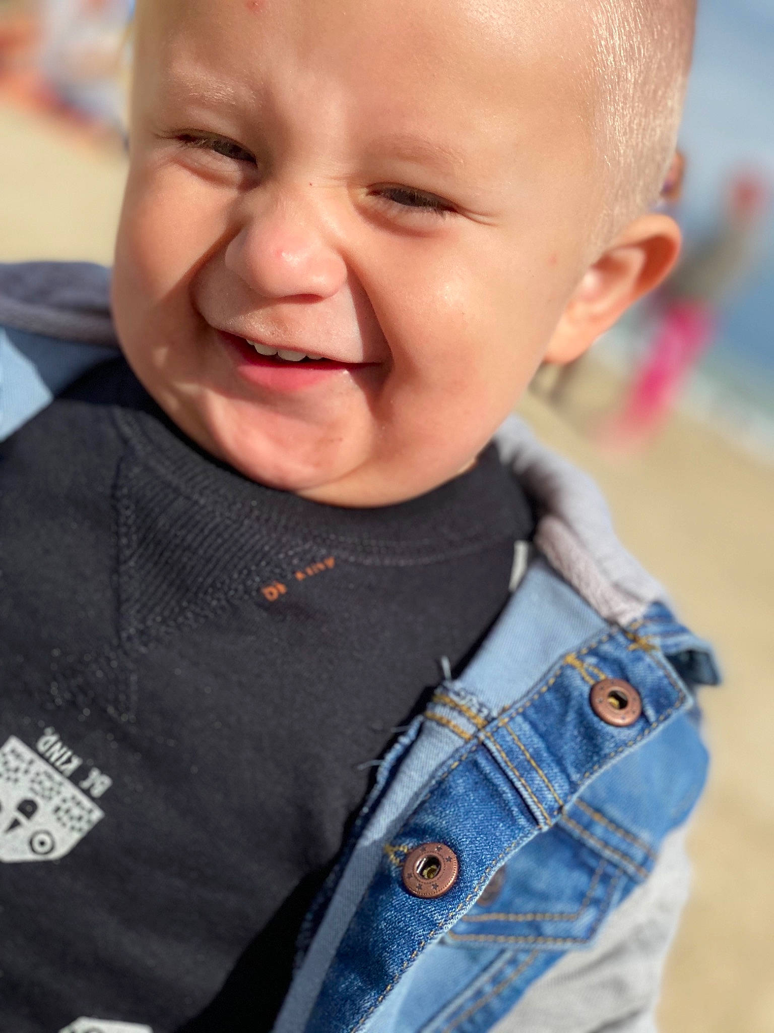 Tyméo a rejoint le concours — aidez-le/la à gagner de superbes lots ! baby, cheek, child, chin, denim, ear, eye, face, facial_expression, happy, jeans, laugh, lip, nose, organ, person, play, skin, smile, textile