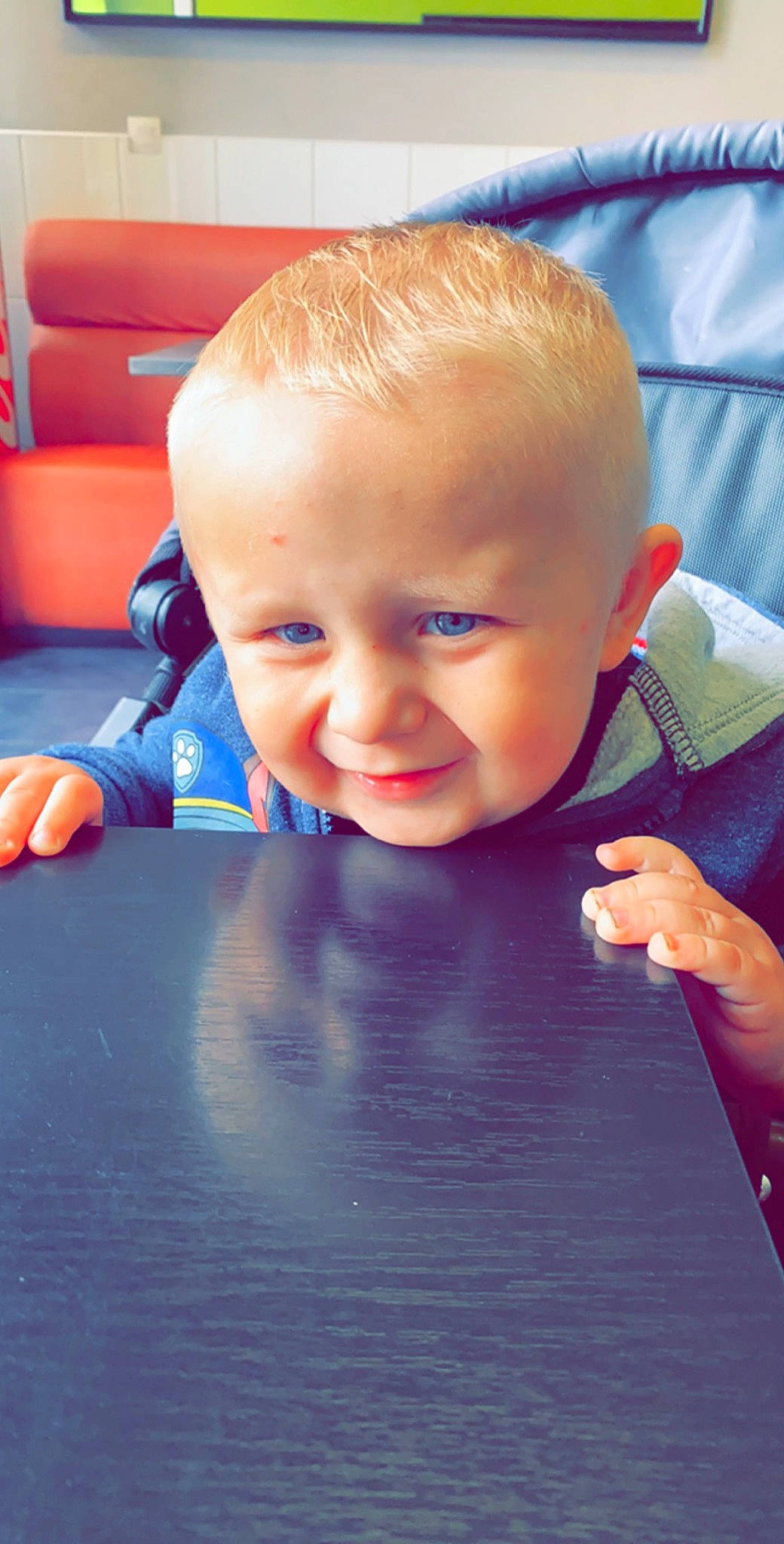 Tyméo a rejoint le concours — aidez-le/la à gagner de superbes lots ! baby, cheek, child, ear, face, finger, fun, hand, head, joy, lip, nose, person, play, skin, smile, toddler, tummy_time