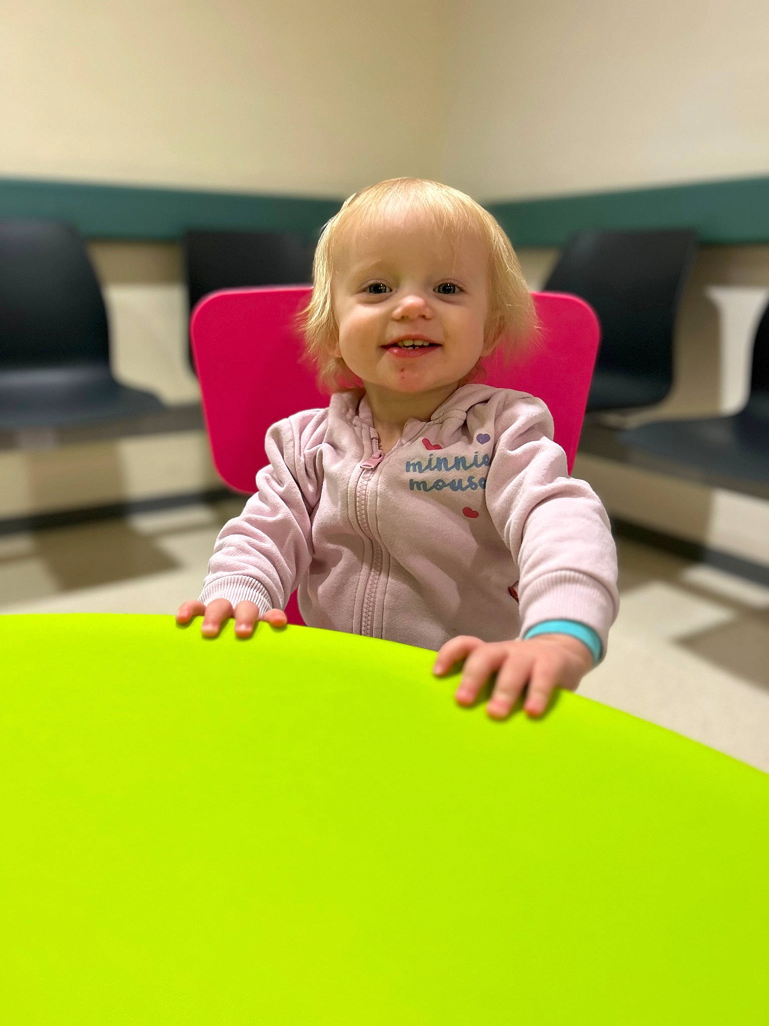 Athena participe au concours pour gagner de l'argent avec cette photo : baby, baby_playing_with_toys, baby_toddler_clothing, cheek, child, comfort, floor, flooring, fun, happy, joy, leisure, person, play, recreation, room, sitting, skin, smile, table