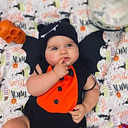 Enzo participe au concours pour gagner de l'argent avec cette photo : adorable, baby, bat_wings, black_hat, blanket, child, chubby_cheeks, costume, cute, decorations, festive, halloween, holiday, indoor, infant, orange_outfit, orange_skull, patterned_background, portrait, sucking_finger