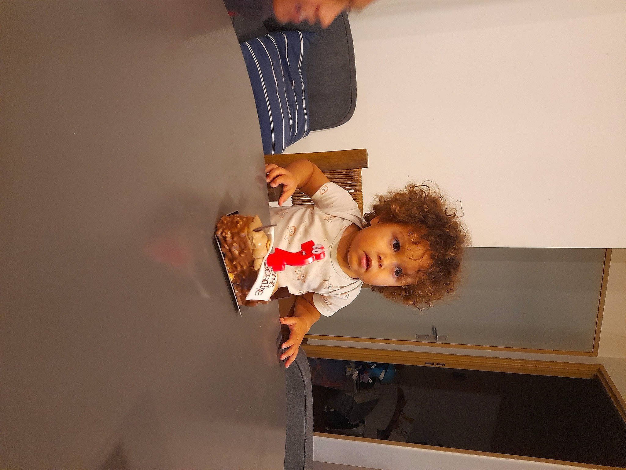 Owenn a rejoint le concours — aidez-le/la à gagner de superbes lots ! art, baby, balance, ceiling, child, elbow, fashion_design, flooring, fun, gesture, happy, person, plaster, room, sleeve, toddler, visual_arts, wood, wrist