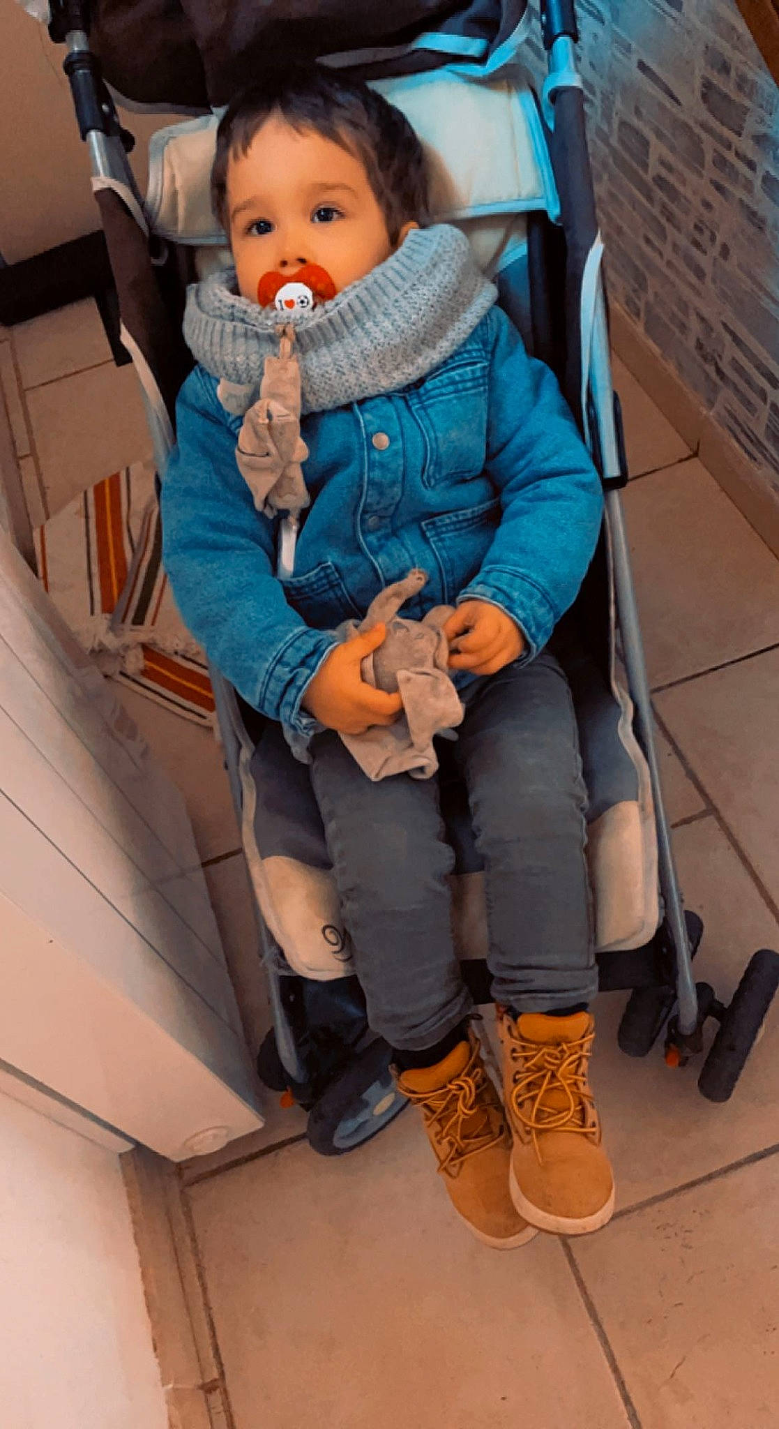 Owen a rejoint le concours — aidez-le/la à gagner de superbes lots ! baby, baby_toddler_clothing, bag, boot, chair, comfort, cool, electric_blue, footwear, fun, jacket, leg, leisure, person, photograph, shoe, sleeve, sneakers, street_fashion, toddler