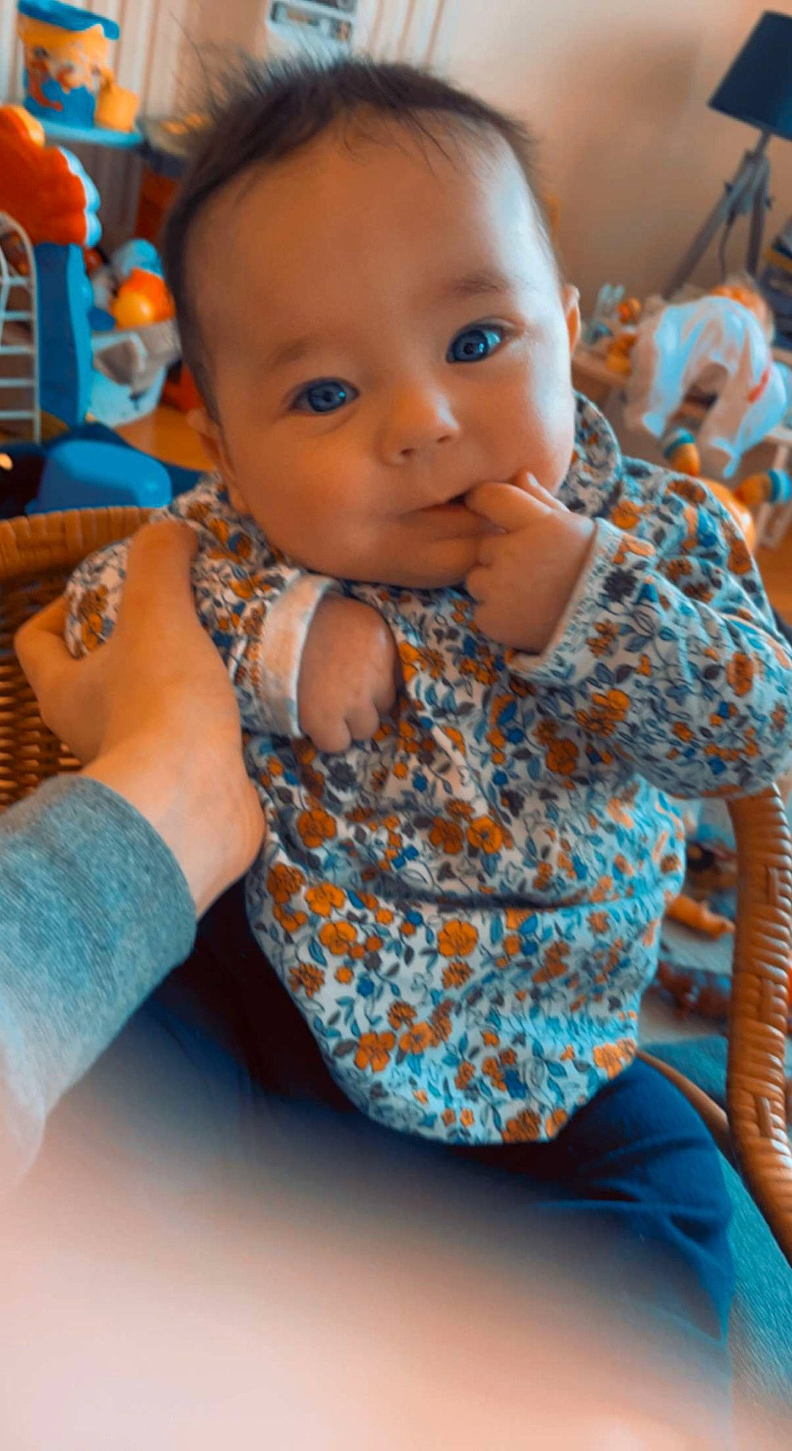 Inaya participe au concours pour gagner de l'argent avec cette photo : aqua, azure, baby, baby_toddler_clothing, blue, child, dress, electric_blue, event, fun, happy, leisure, orange, pattern, person, sitting, skin, t_shirt, textile, toddler