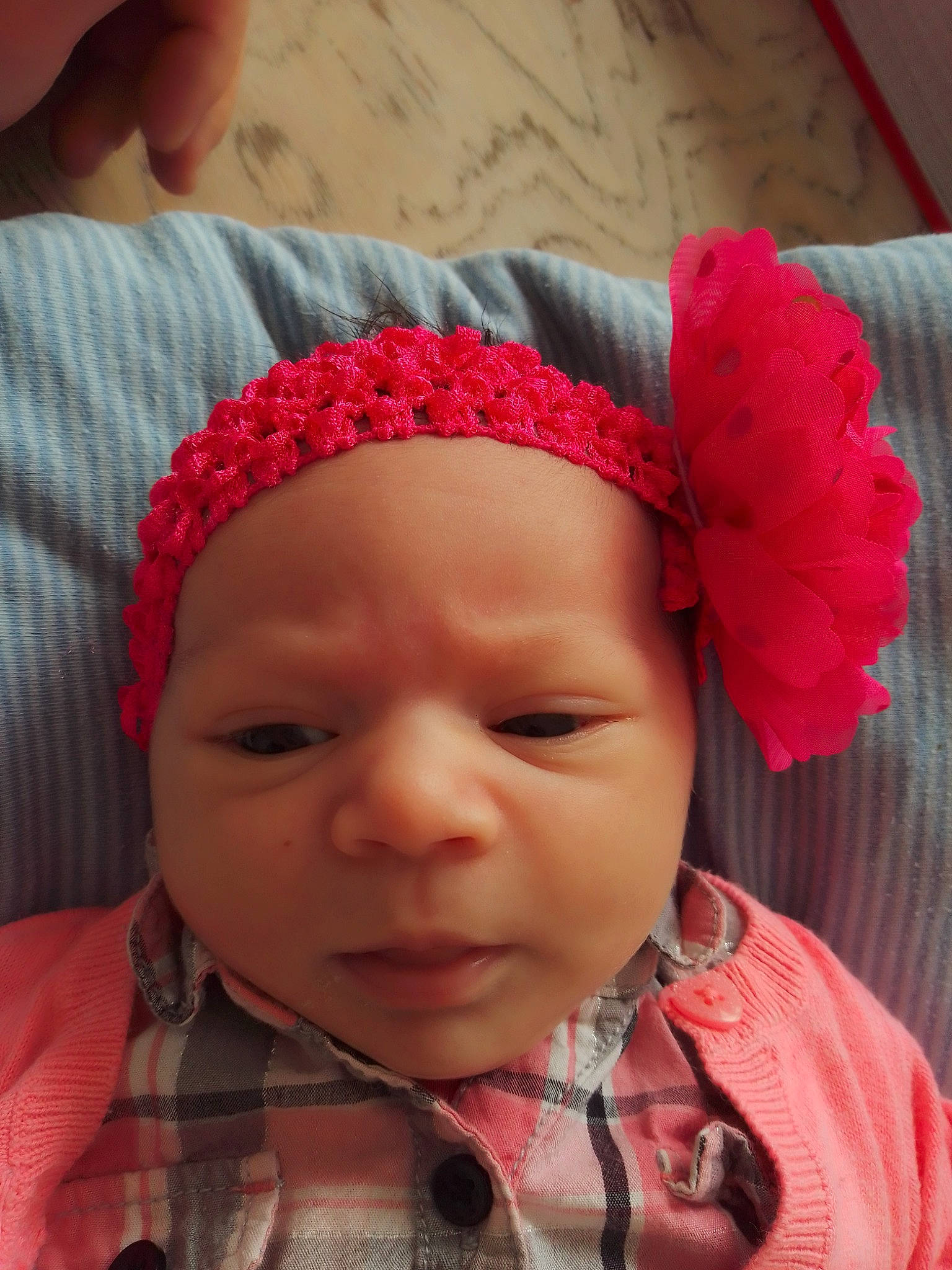 Zayna a rejoint le concours — aidez-le/la à gagner de superbes lots ! baby, bonnet, cap, cheek, child, clothing, face, fashion_accessory, hair_accessory, head, headband, headgear, headwear, knit_cap, knitting, lip, nose, person, pink, toddler