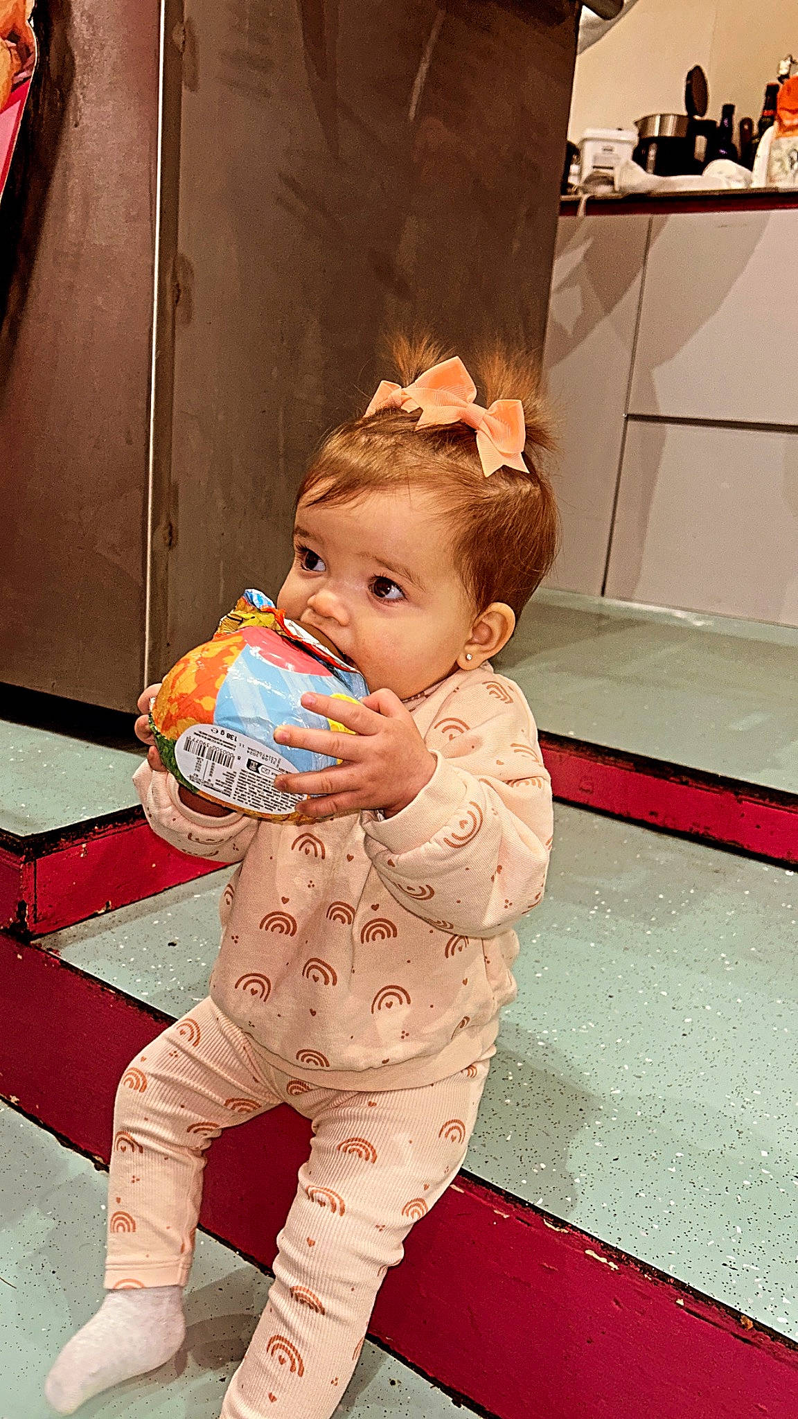 Eugenie participe au concours pour gagner de l'argent avec cette photo : baby, baby_toddler_clothing, carmine, cheek, child, flooring, foot, fun, hairstyle, happy, human_body, human_leg, nightwear, pajamas, person, play, room, sitting, skin, toddler